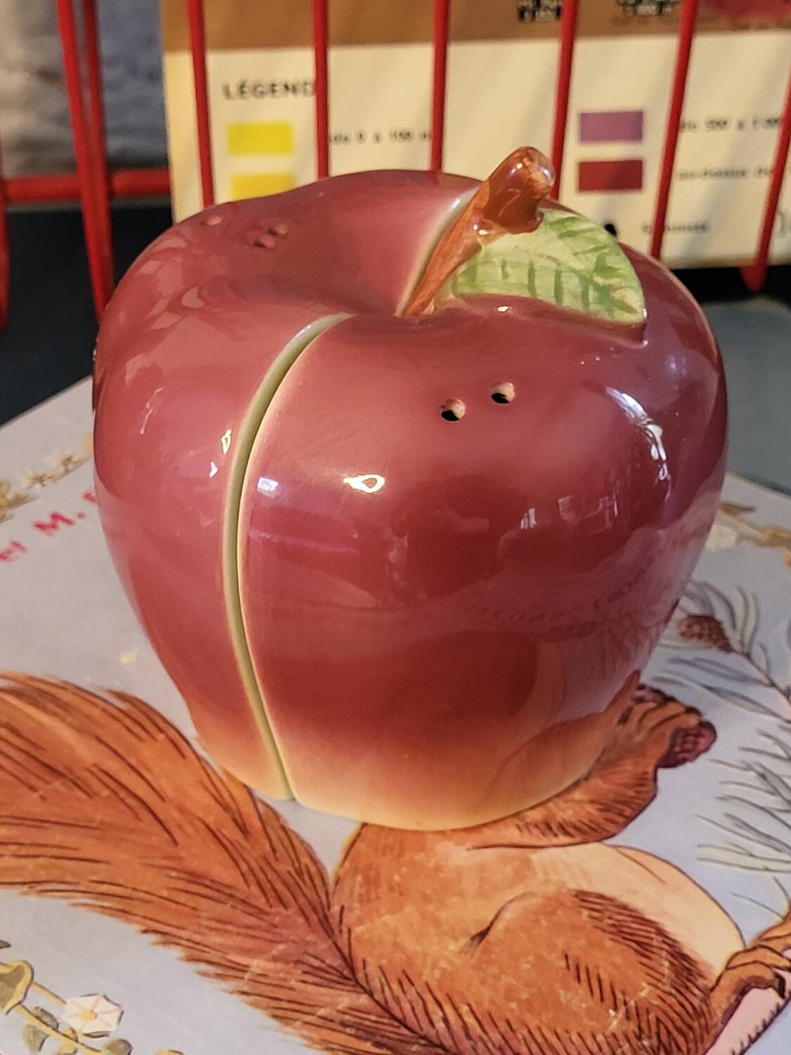 Apple salt and pepper shaker