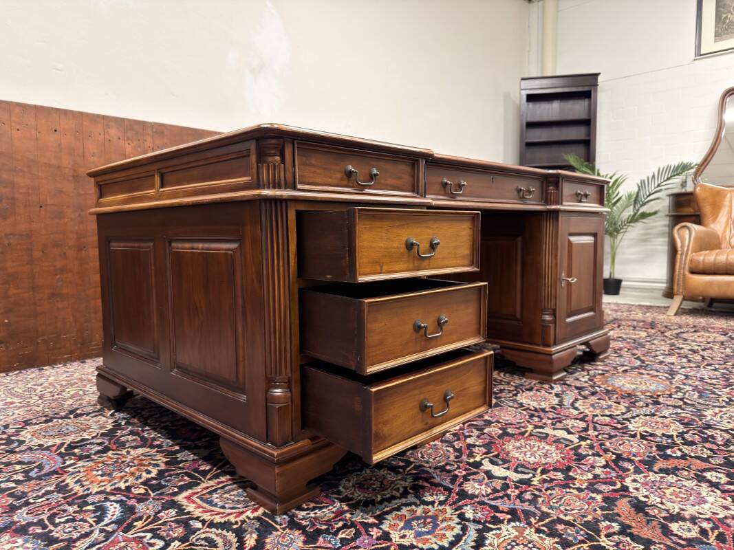 Classic English Partnerdesk Desk