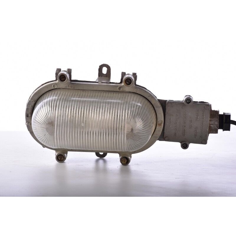 Industrial wall lamp