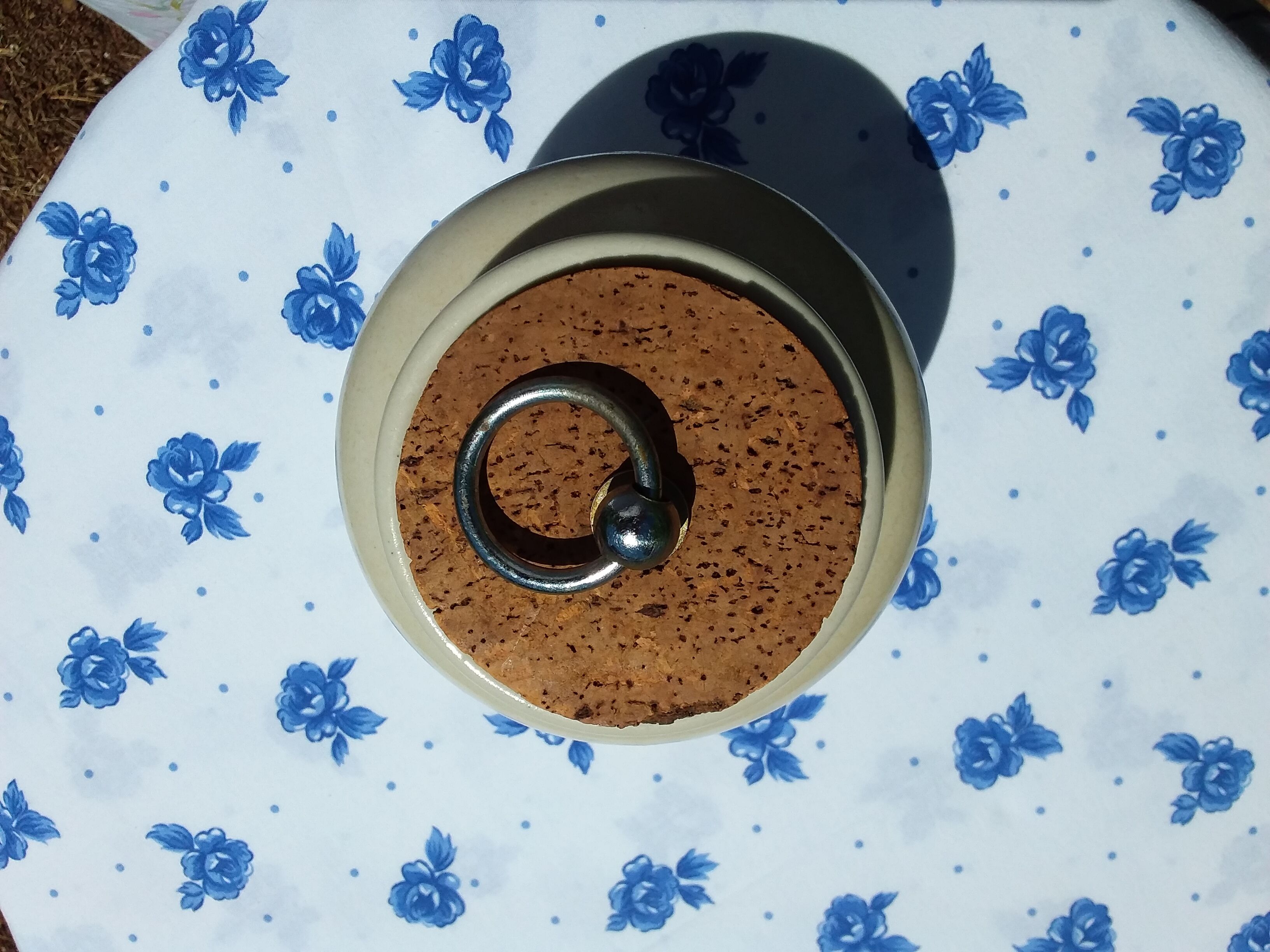 Sandstone pot enamelled beige sand and its cork in croated cork