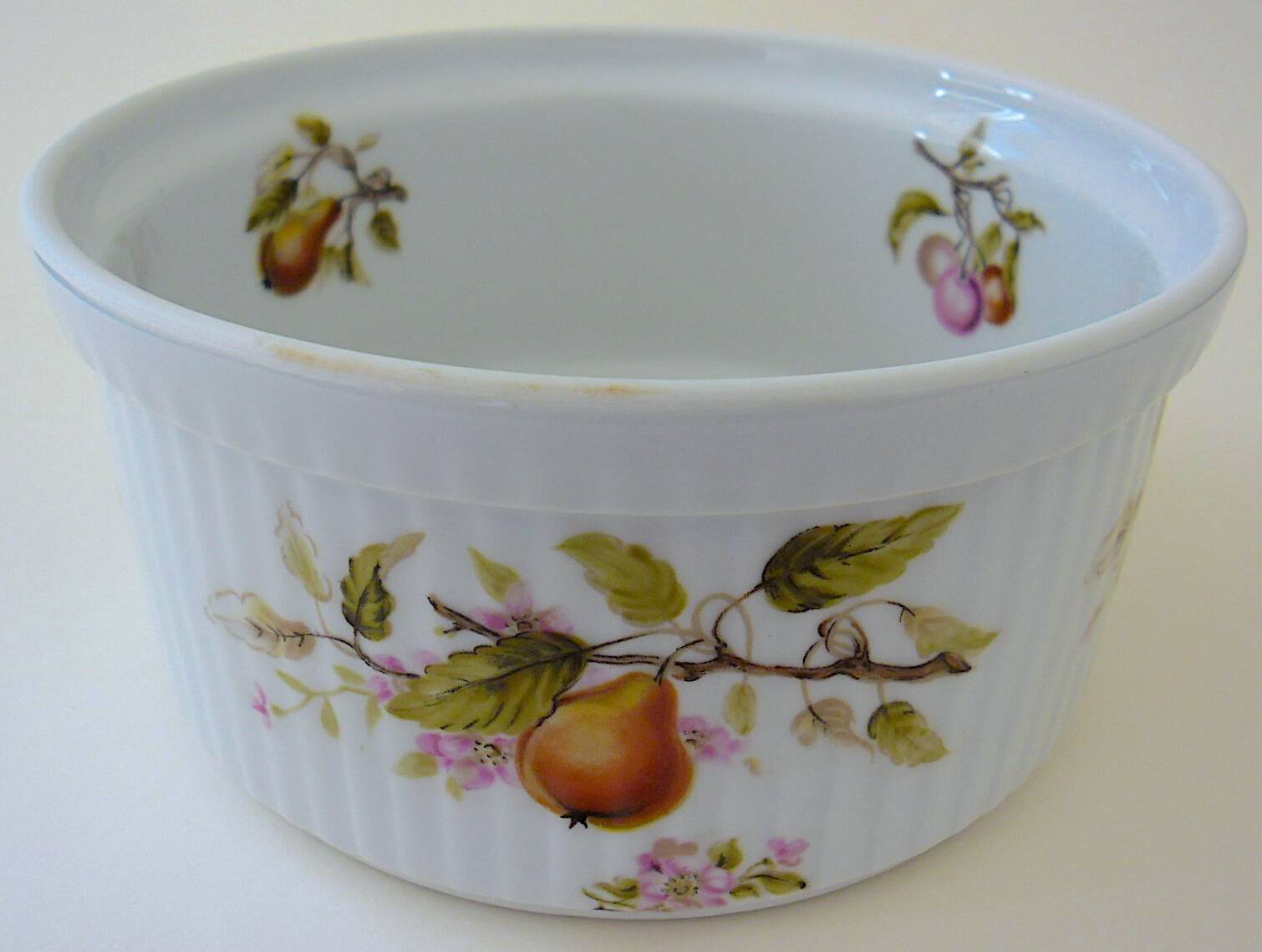 Moule à soufflé en porcelaine à décor fruitier