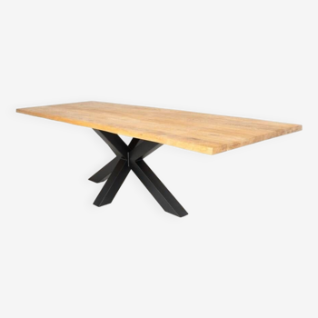 Table en chêne massif et pieds métal noir central - 220 x 100 cm