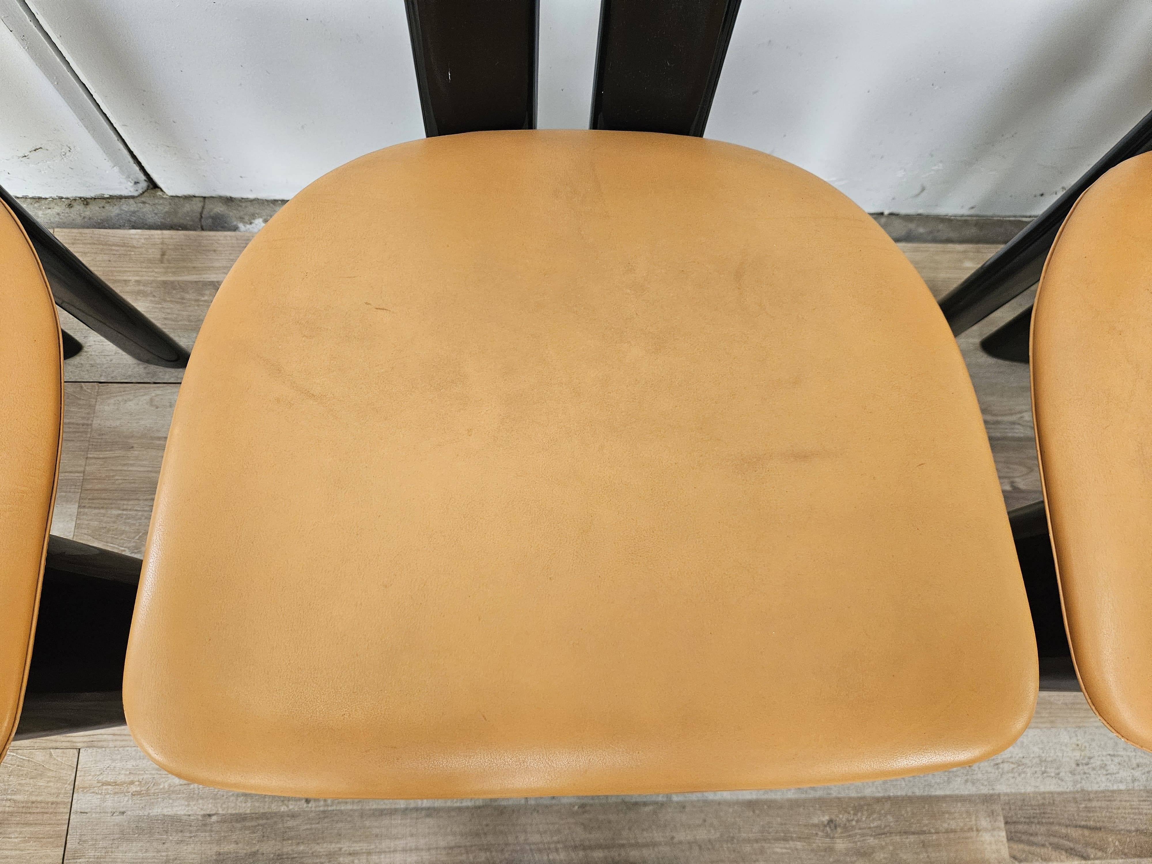 Ensemble de 6 chaises Pierre Cardin en bois laqué noir, 1970