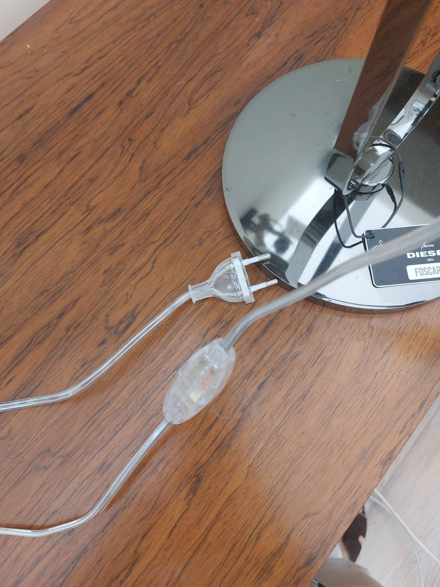 Lampada da tavolo "Glas" in vetro opalino e acciaio cromato