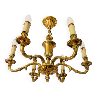 Lustre Louis XV époque XXe en bronze à décors de feuilles d’acanthes