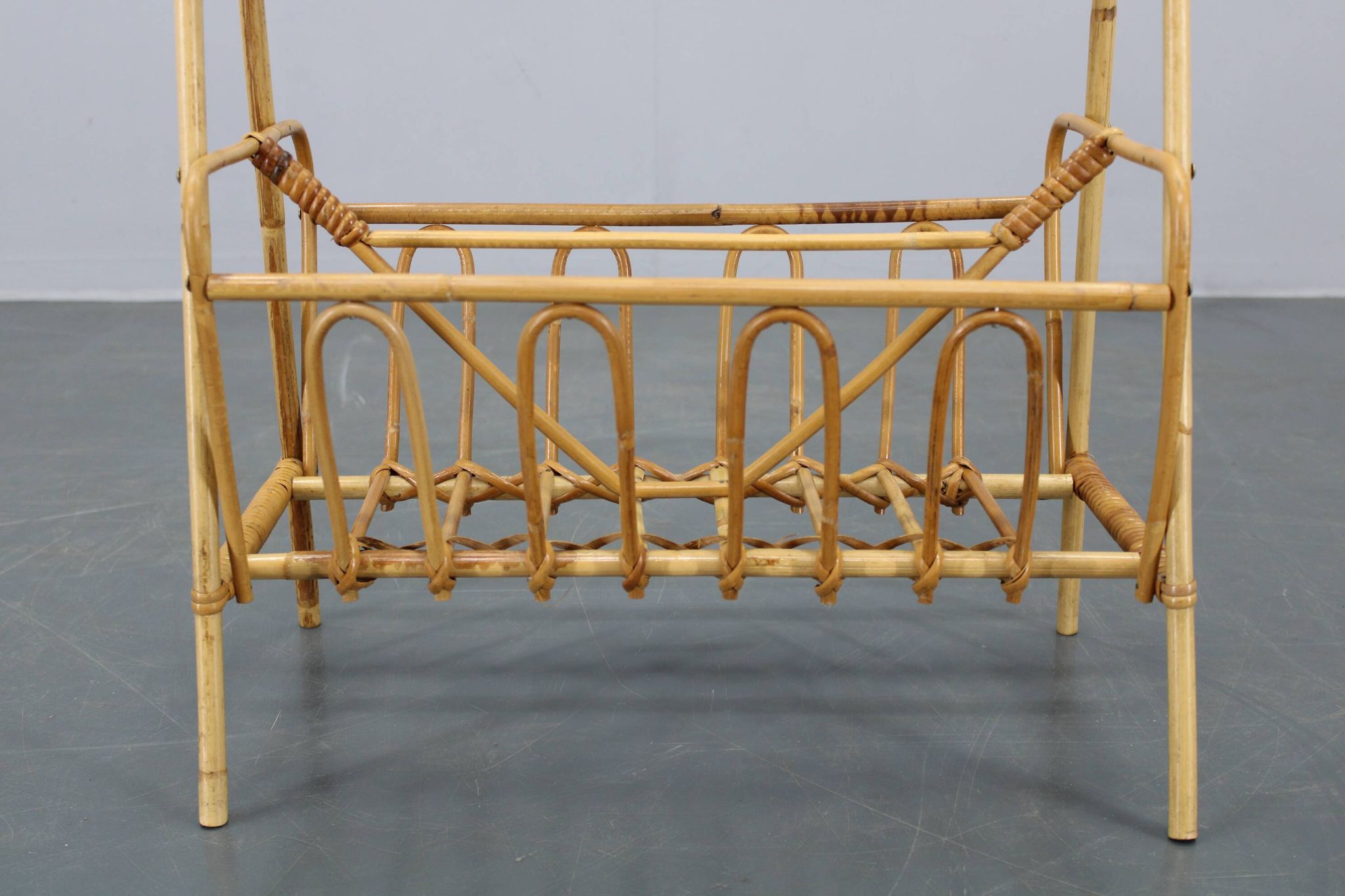 1970s Rattan Newspaper and Magazine Stand with Glass Top, Italy