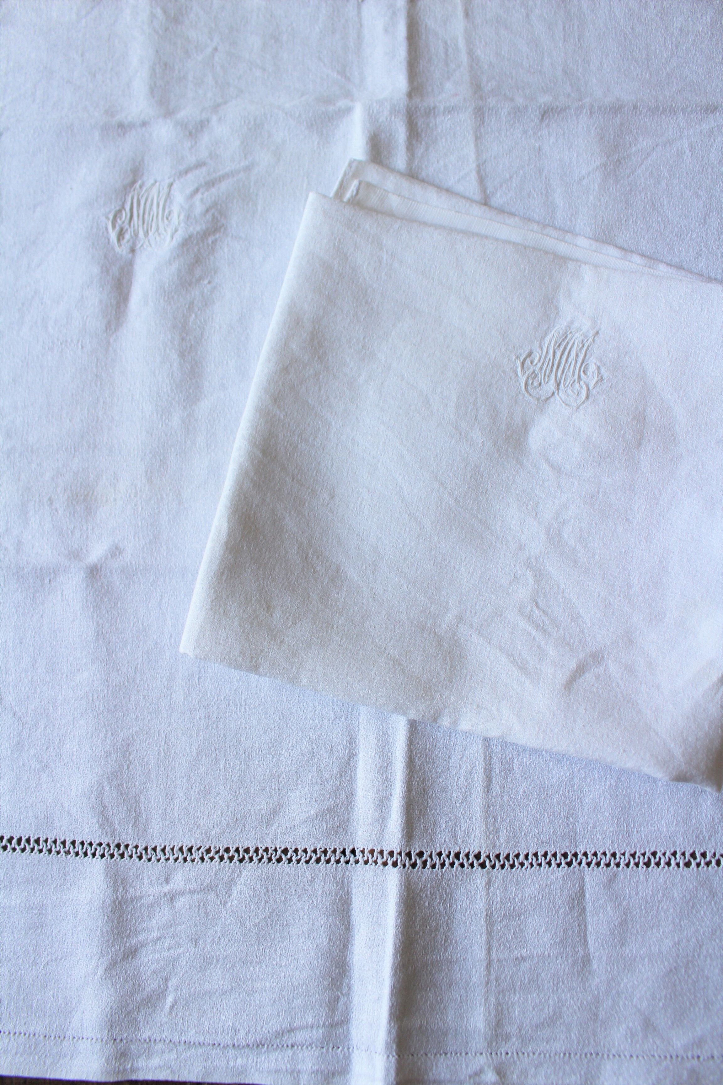 A batch of 2 White Checkered Napkins Monograms M M