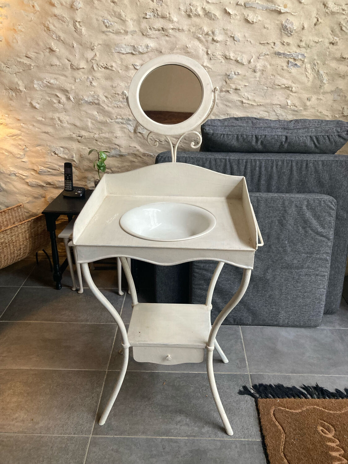 Wrought iron hairdresser