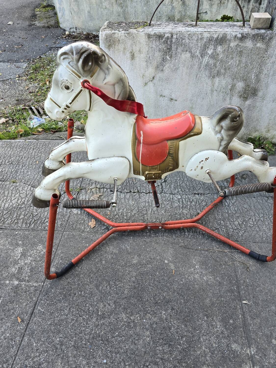 Old mobo toys rocking horse