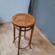 Tabouret haut en bois courbé
