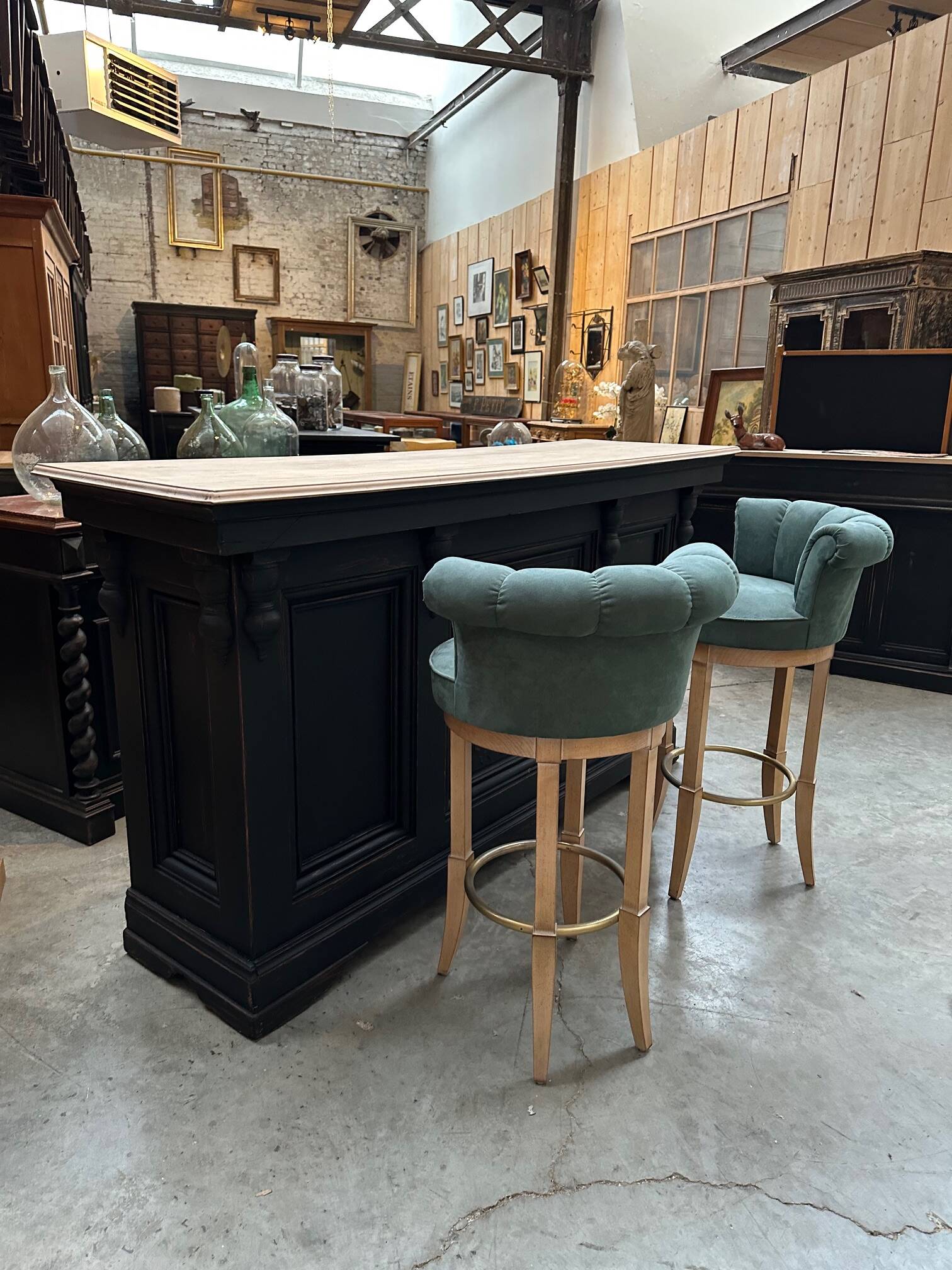 Early 20th century bar counter