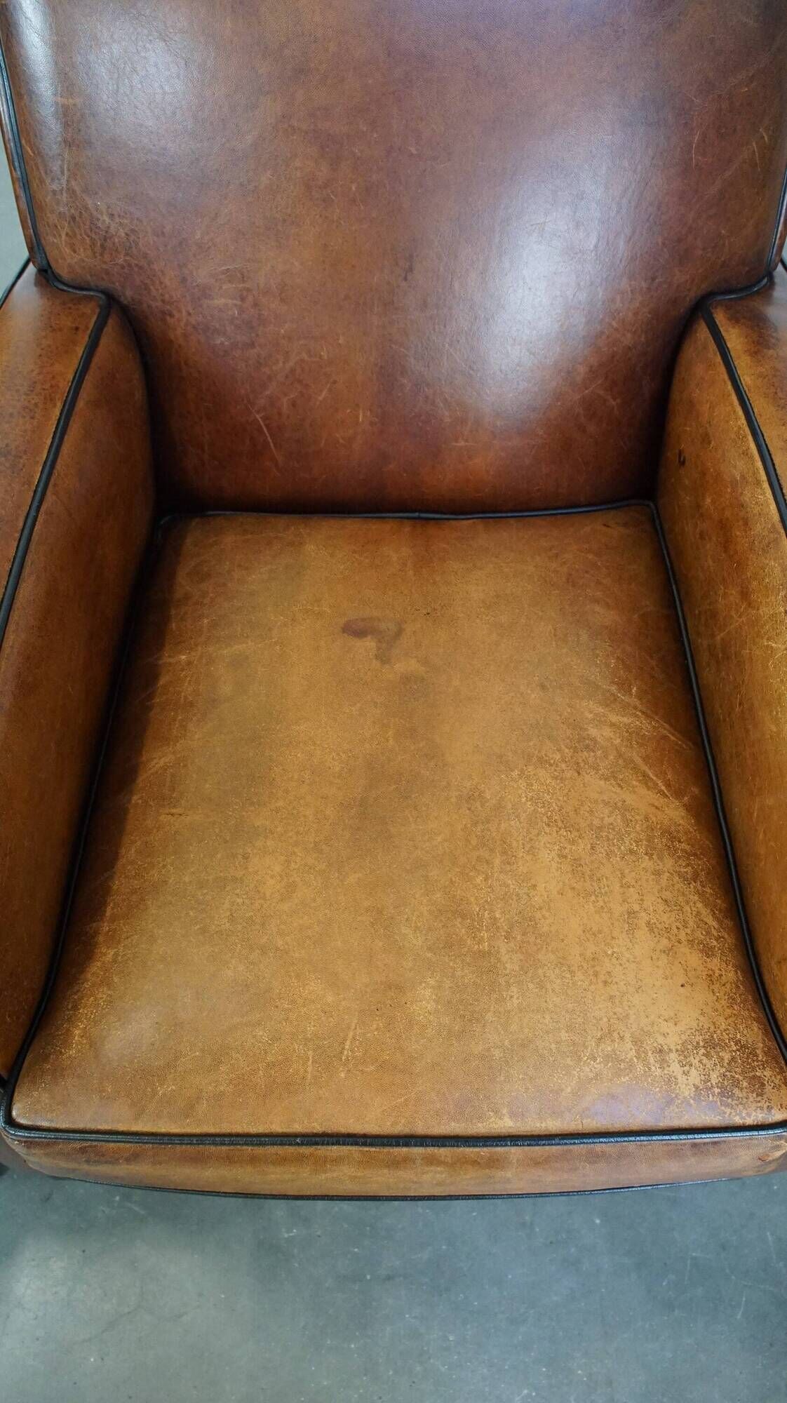 Set of 2 characterful, comfortable armchairs made of sheepskin leather with a sleek Art Deco design