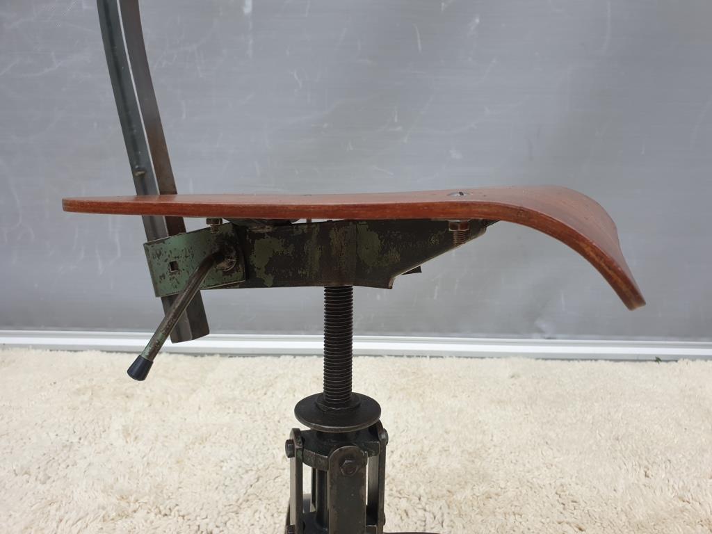 Chaise d'atelier Bienaise