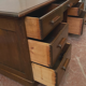 Bureau plat a caisson en acajou en bois d'acajou XX siècle