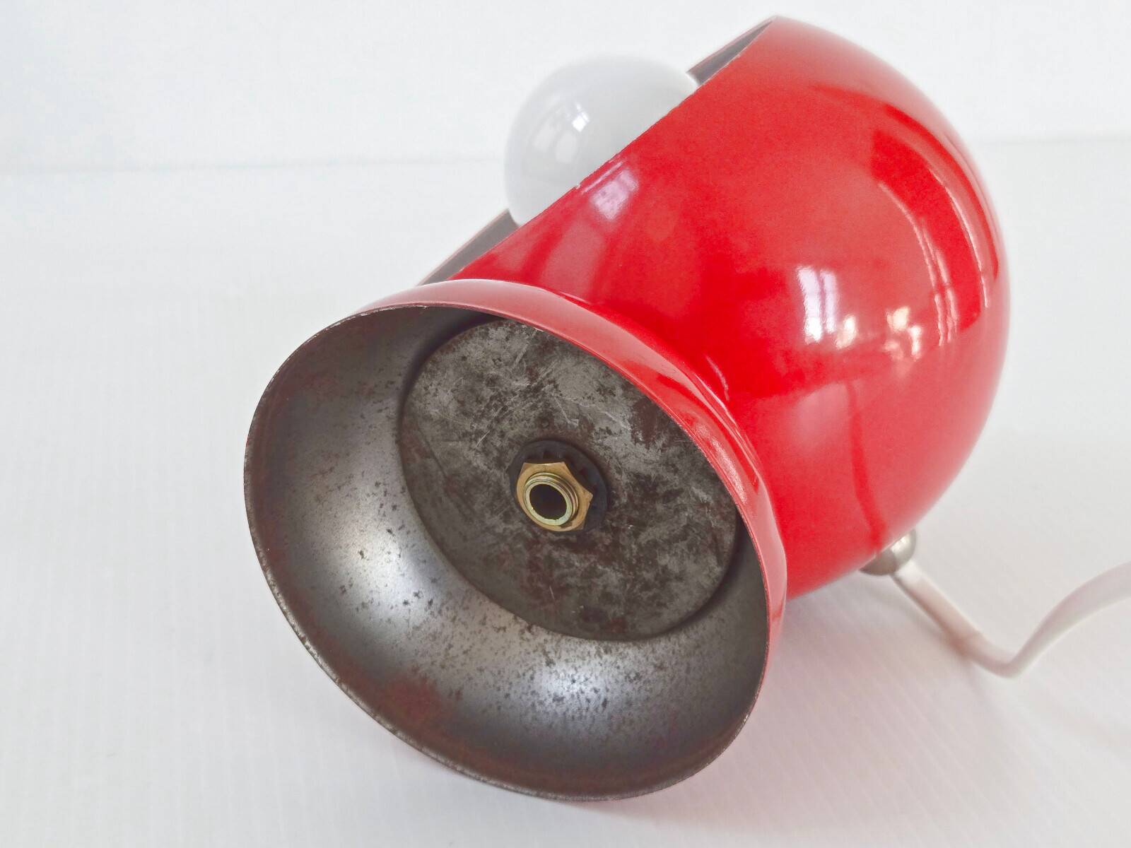 Lampe Space Age en tôle laquée rouge dans le goût de Magistretti, 1960
