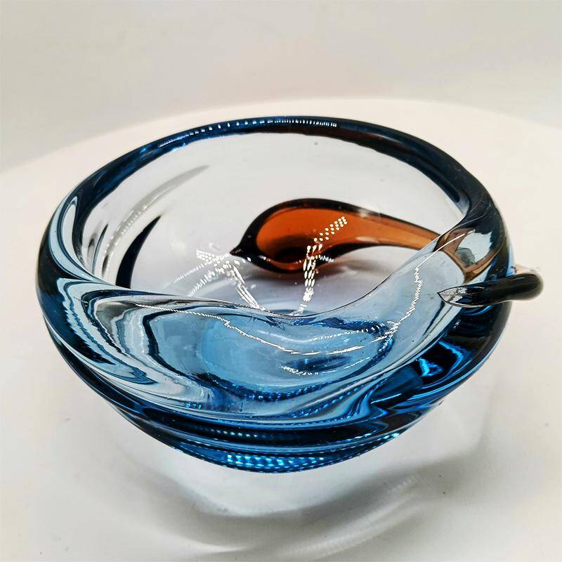 1960s ashtray or catch-all in blown and handcrafted Murano glass. Made in Italy.