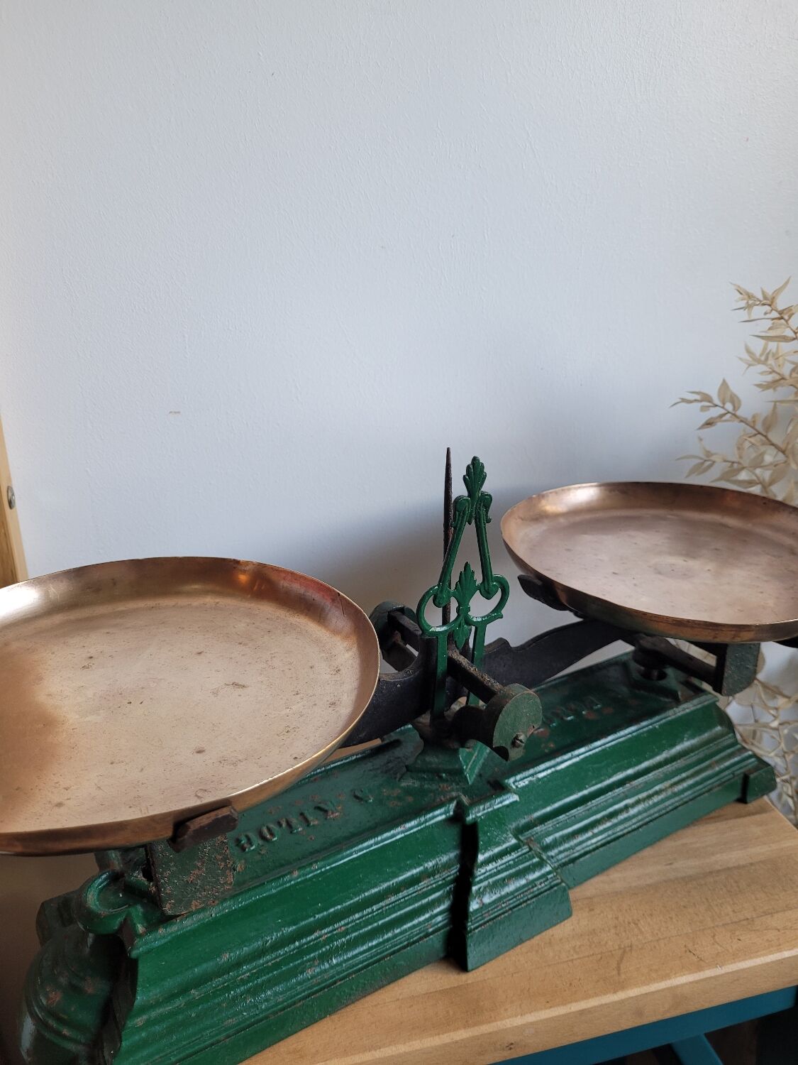 Cast iron scales and copper trays