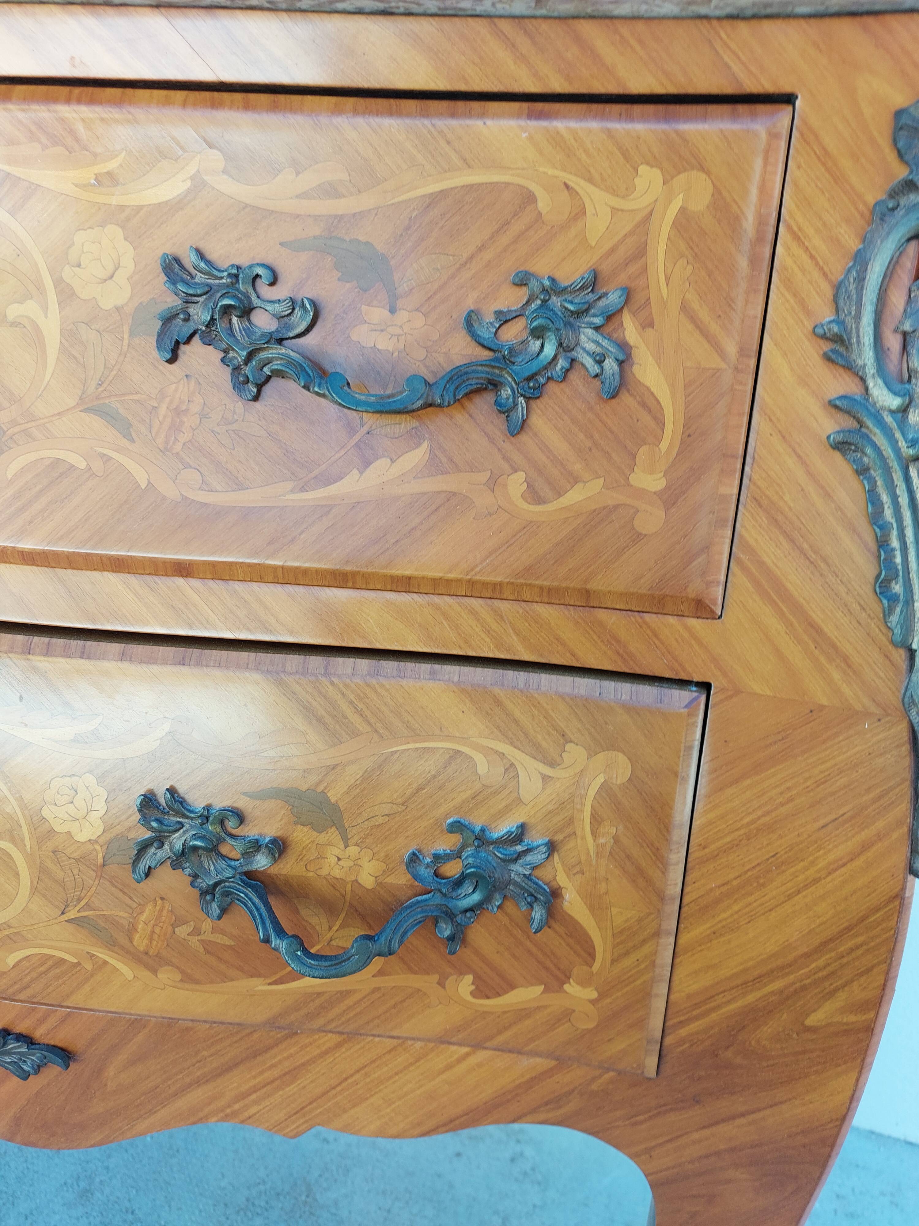 Louis XV chest of drawers in rosewood marquetry