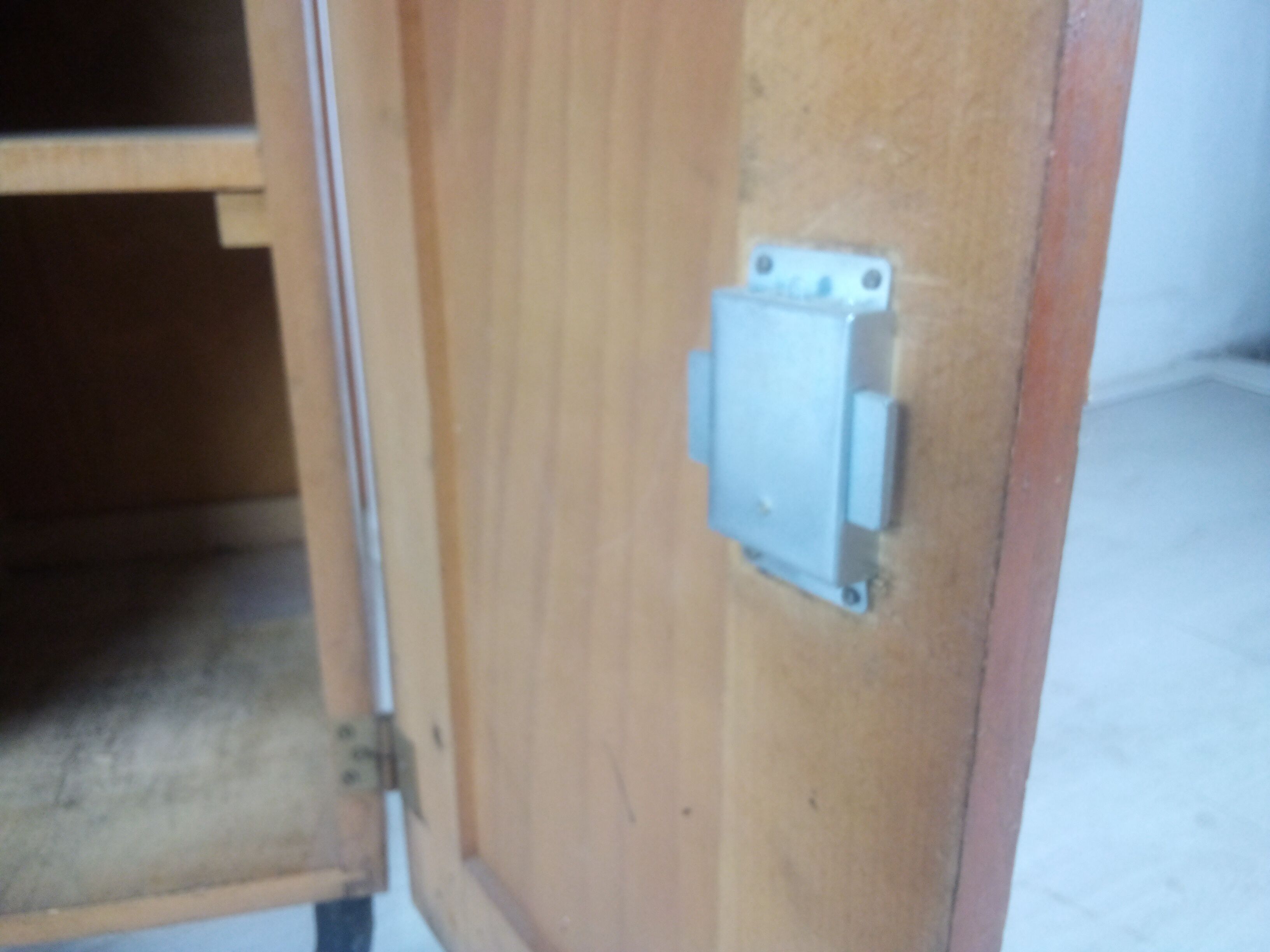 Desk model S22 by Jacques Hitier produced by Mobilor