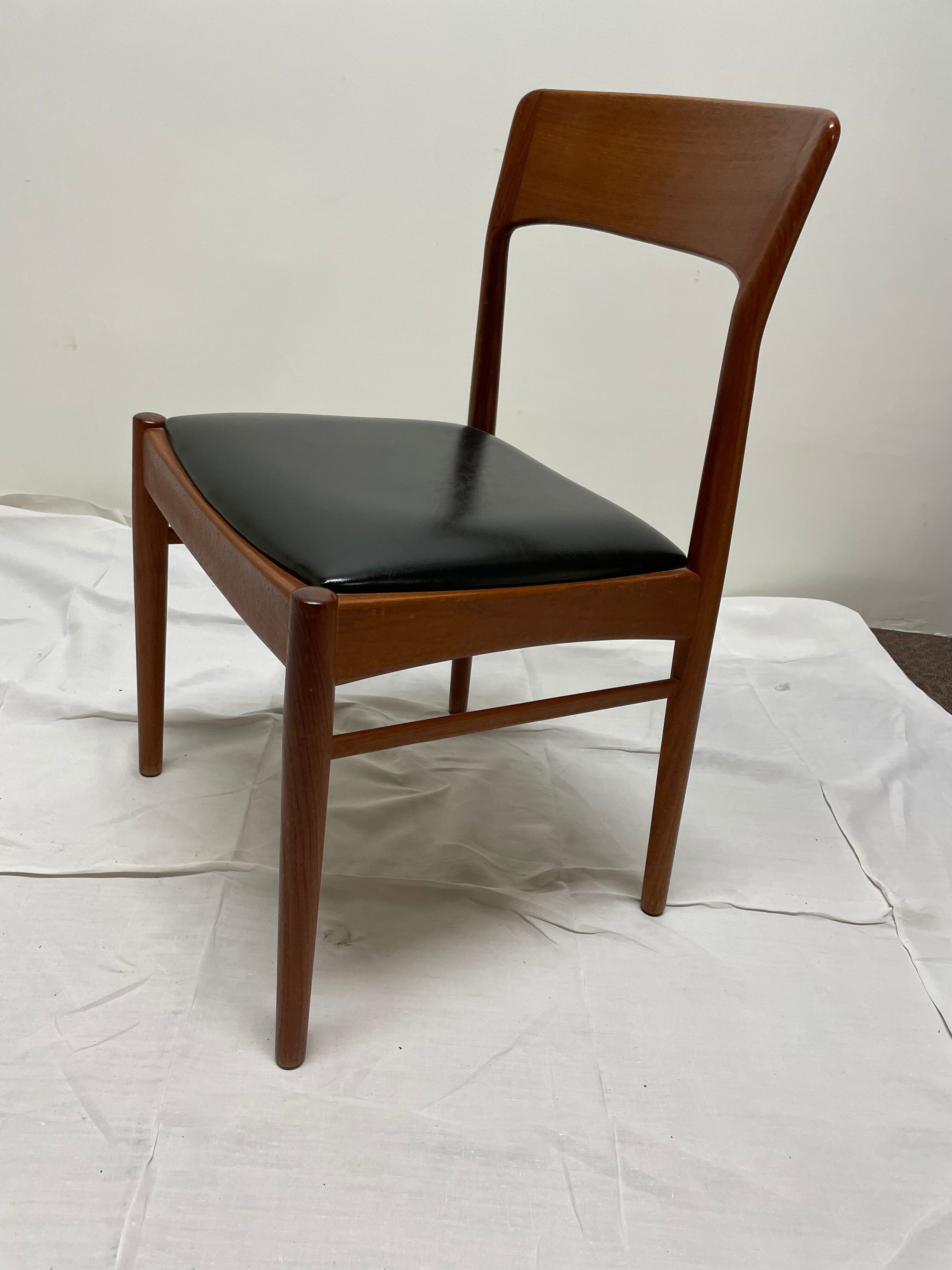 Suite of 6 very beautiful chairs Henning Kjaernulf, ks danemark