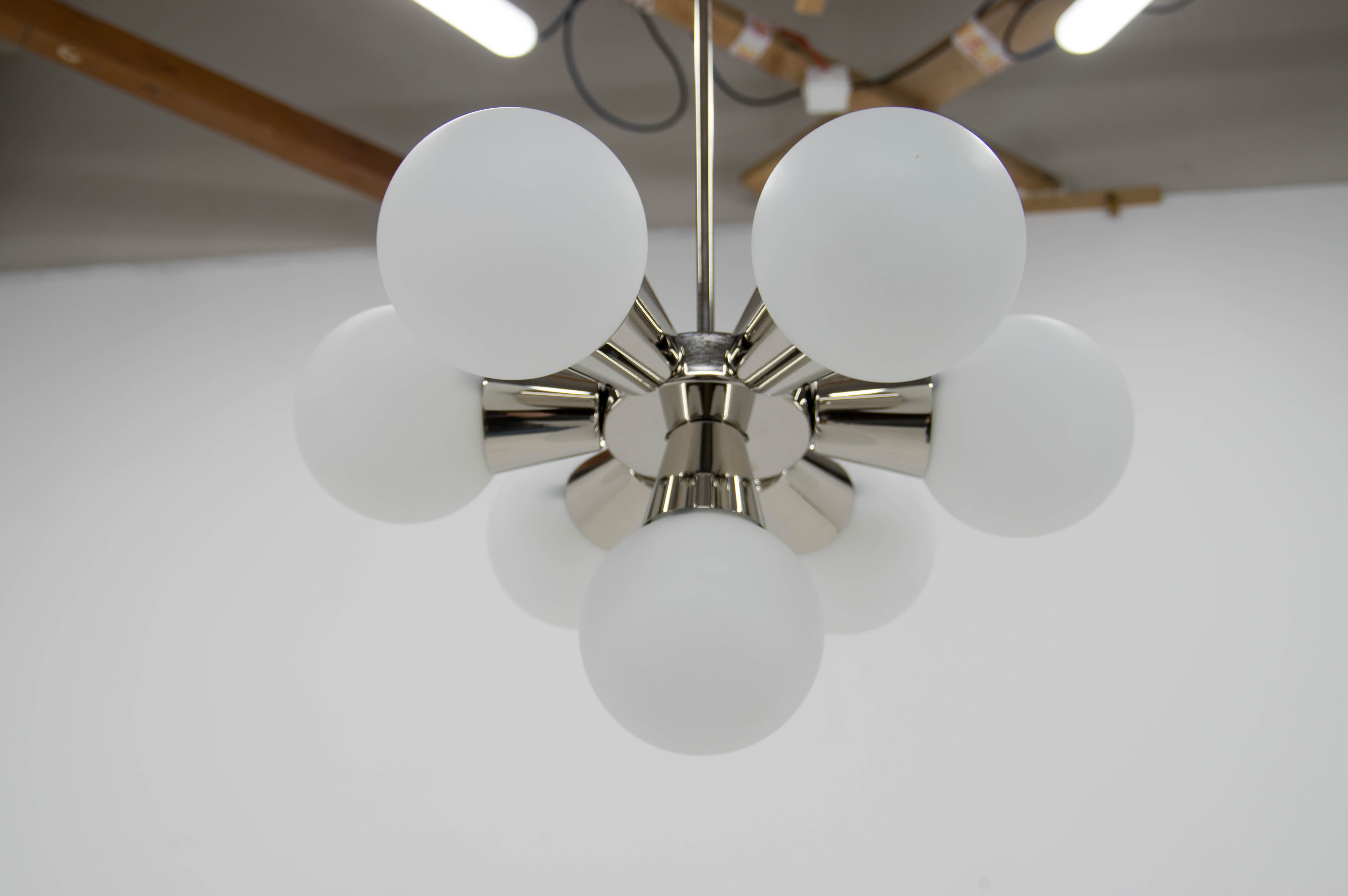 Lustre spoutnik 7-lumières, années 1960, excellent état