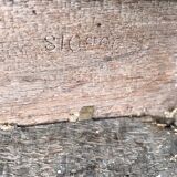 Coffre en bois sculpté et estampille a. dubois