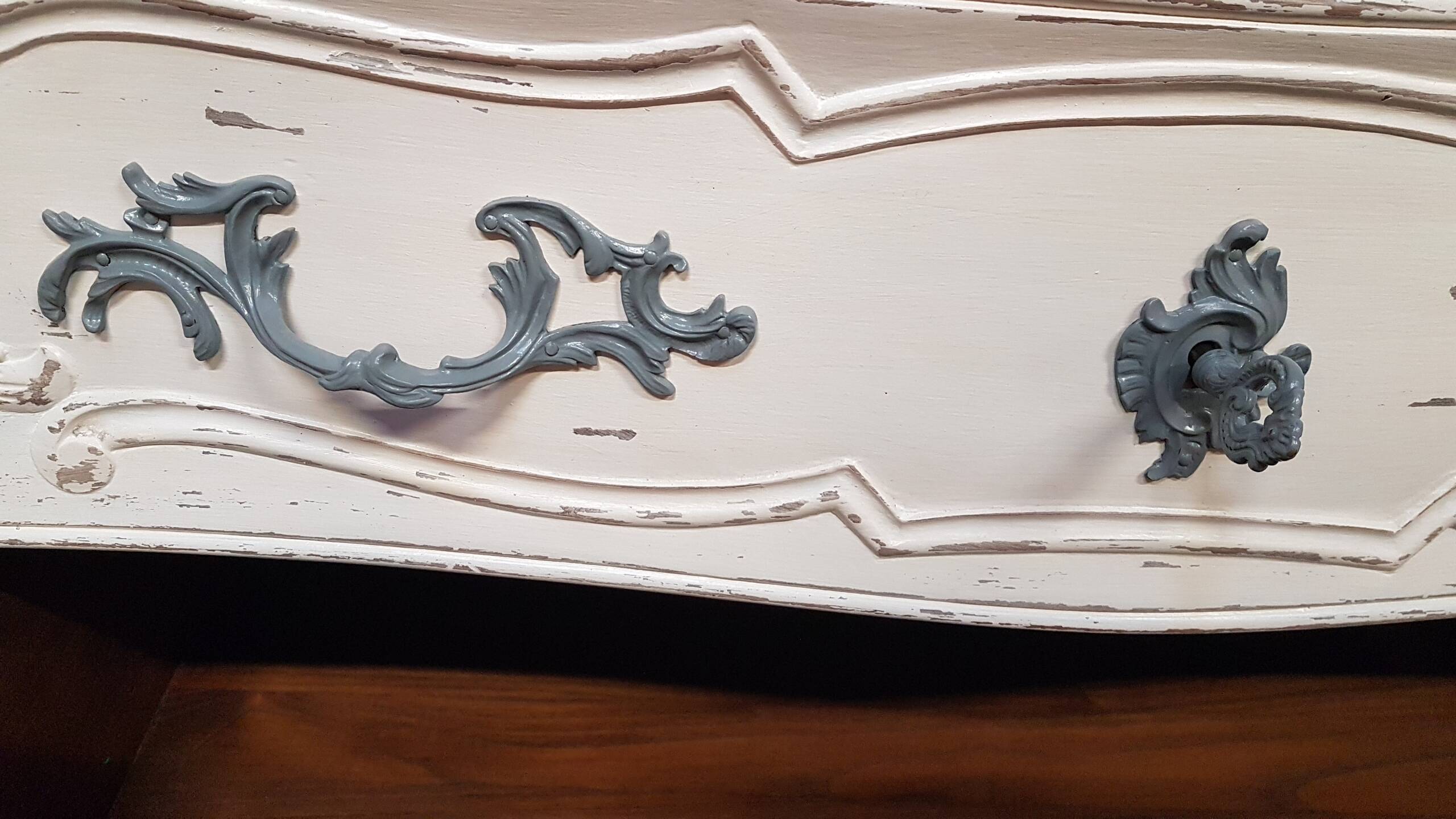 Beautiful curved chest of drawers in patinated Louis XV style