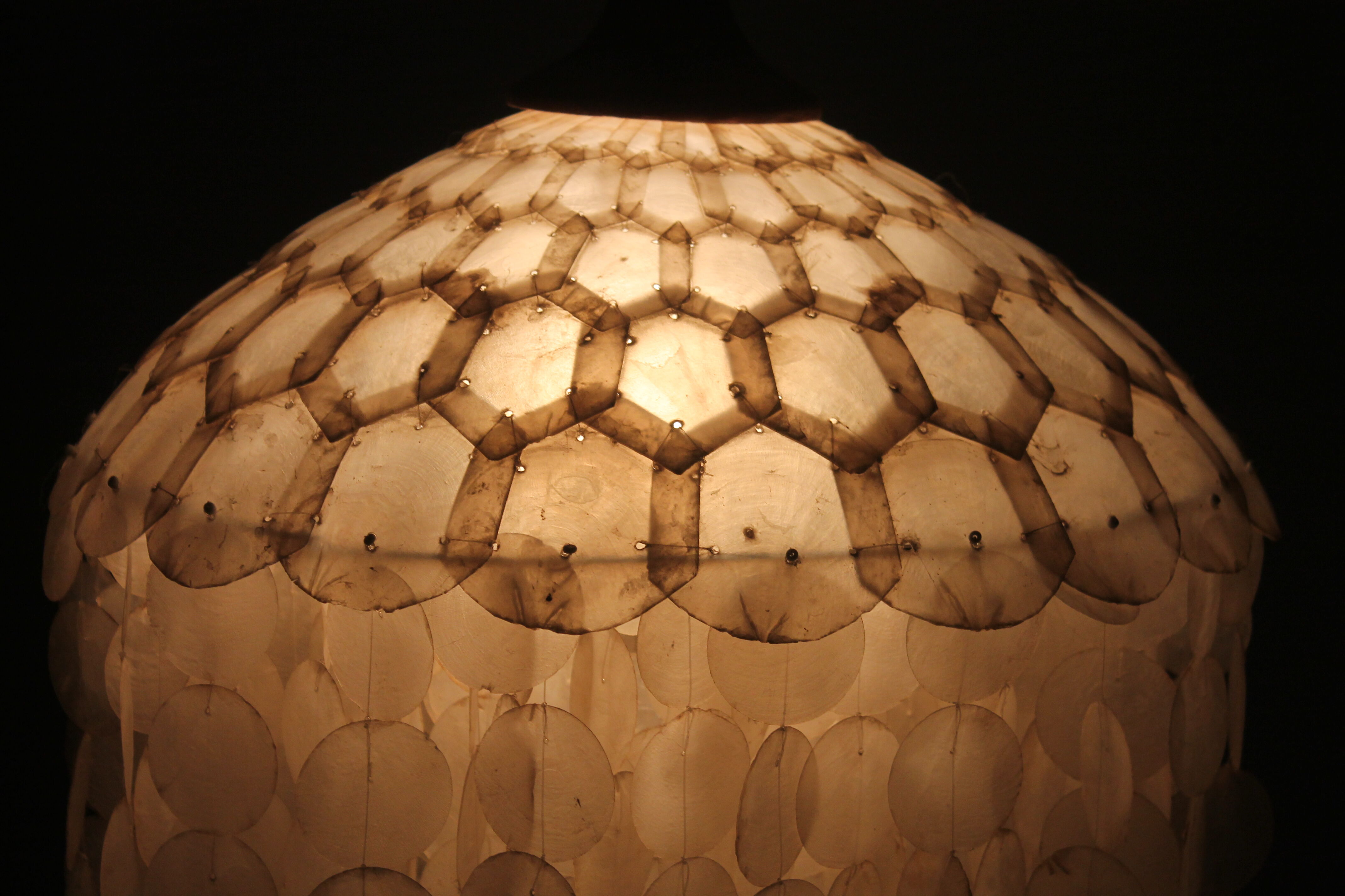 Large chandelier of the 60s/70s mother-of-pearl stamps