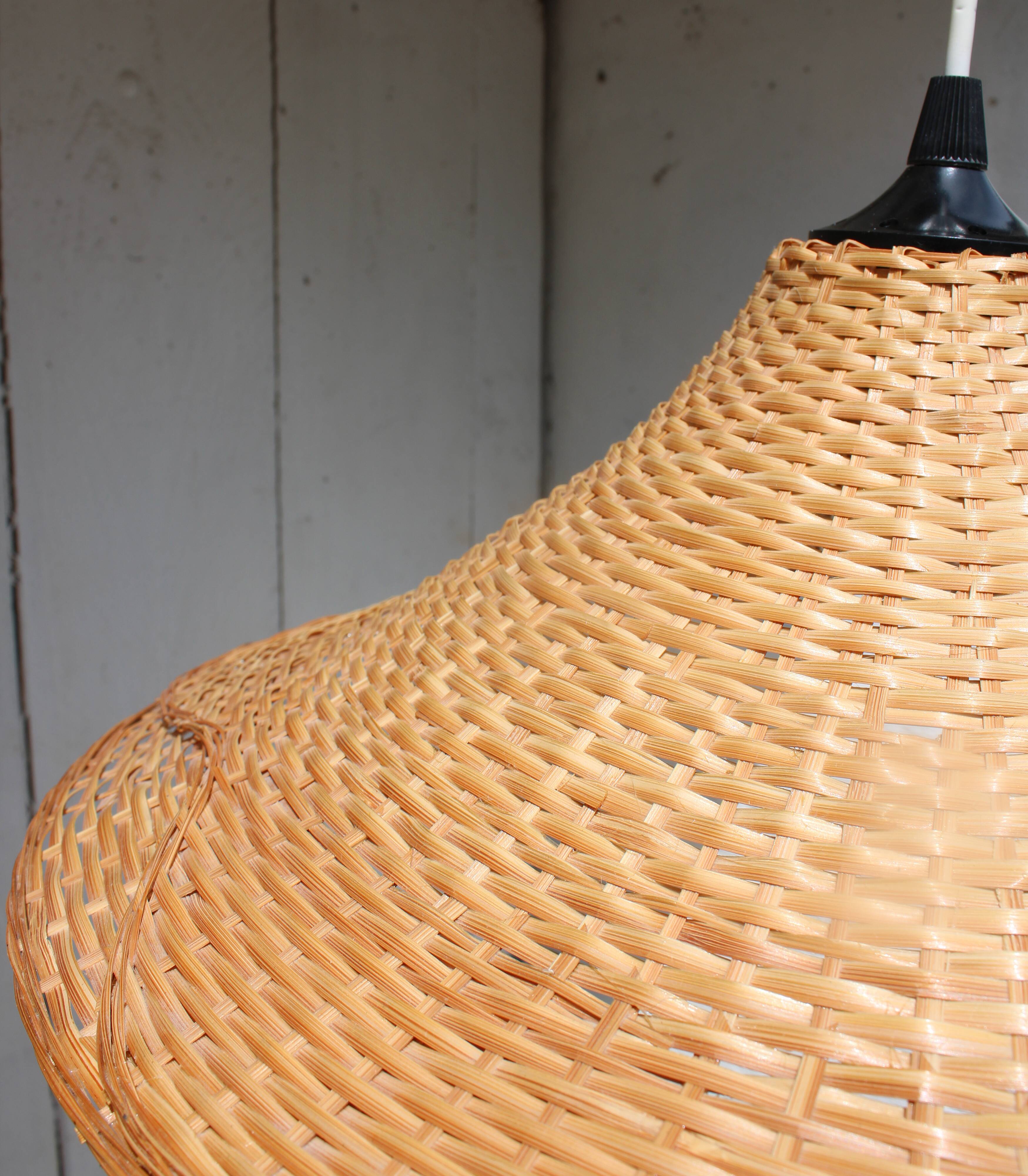 Vintage wicker hanging lamp