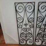 Paire de grilles en fer forgé