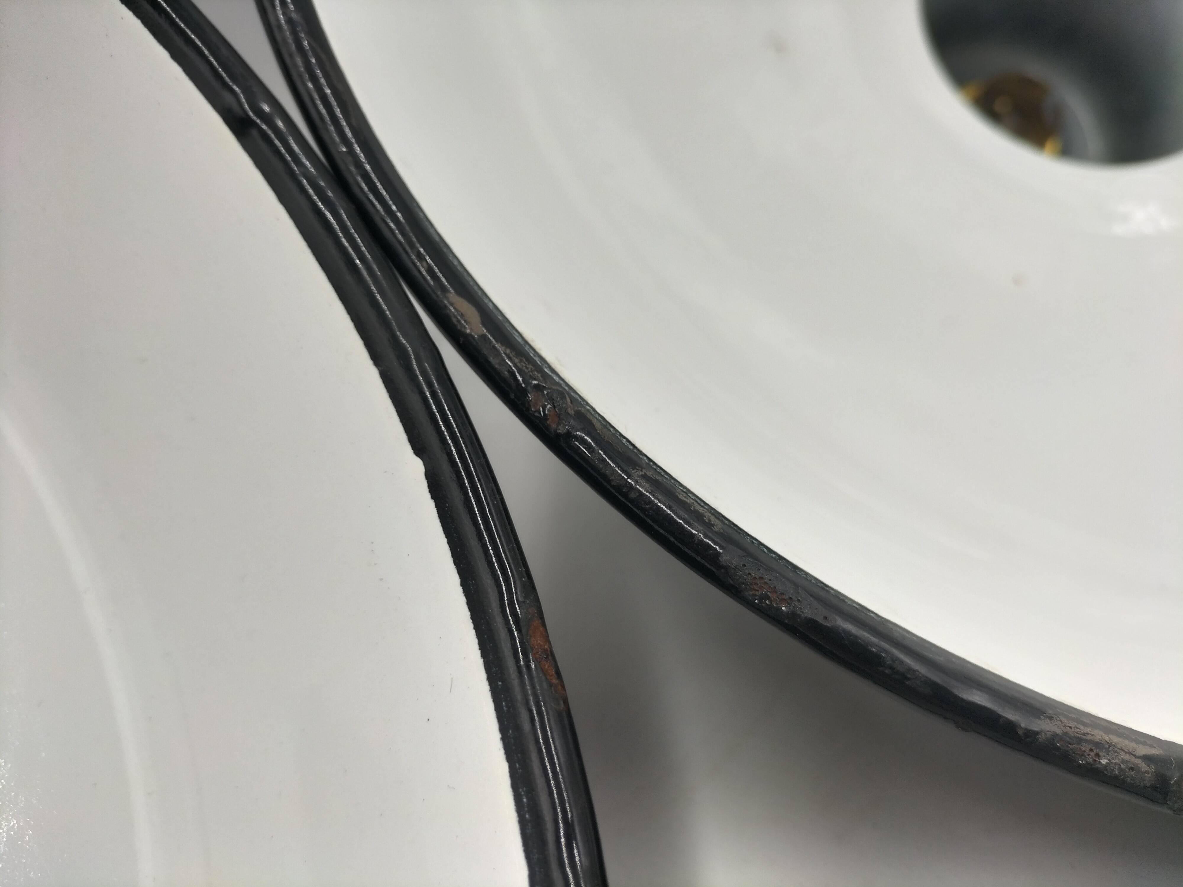 Enamelled sheet metal suspensions