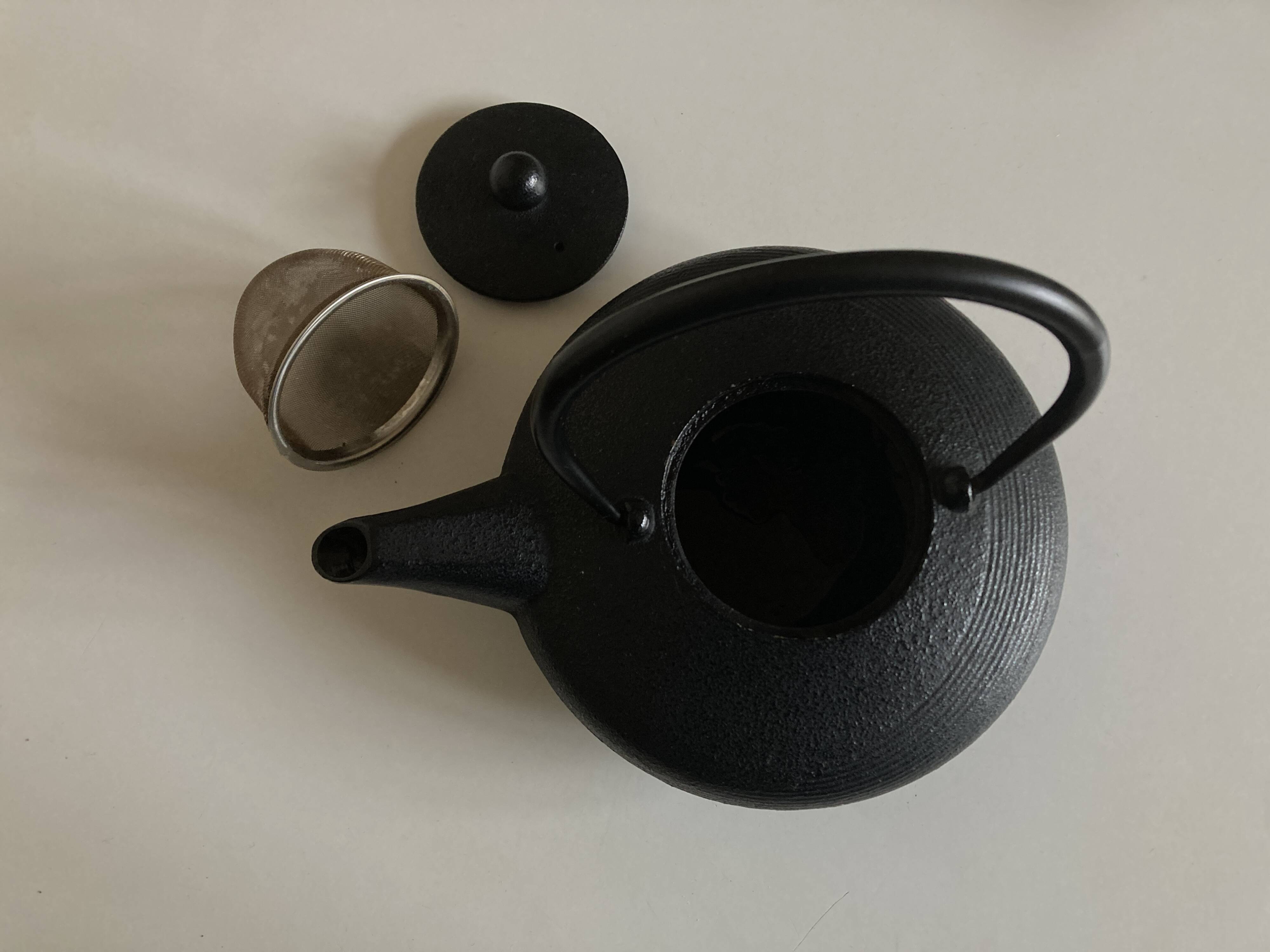 Théière ancienne en fonte japonaise Iwachu  0,5L noire
