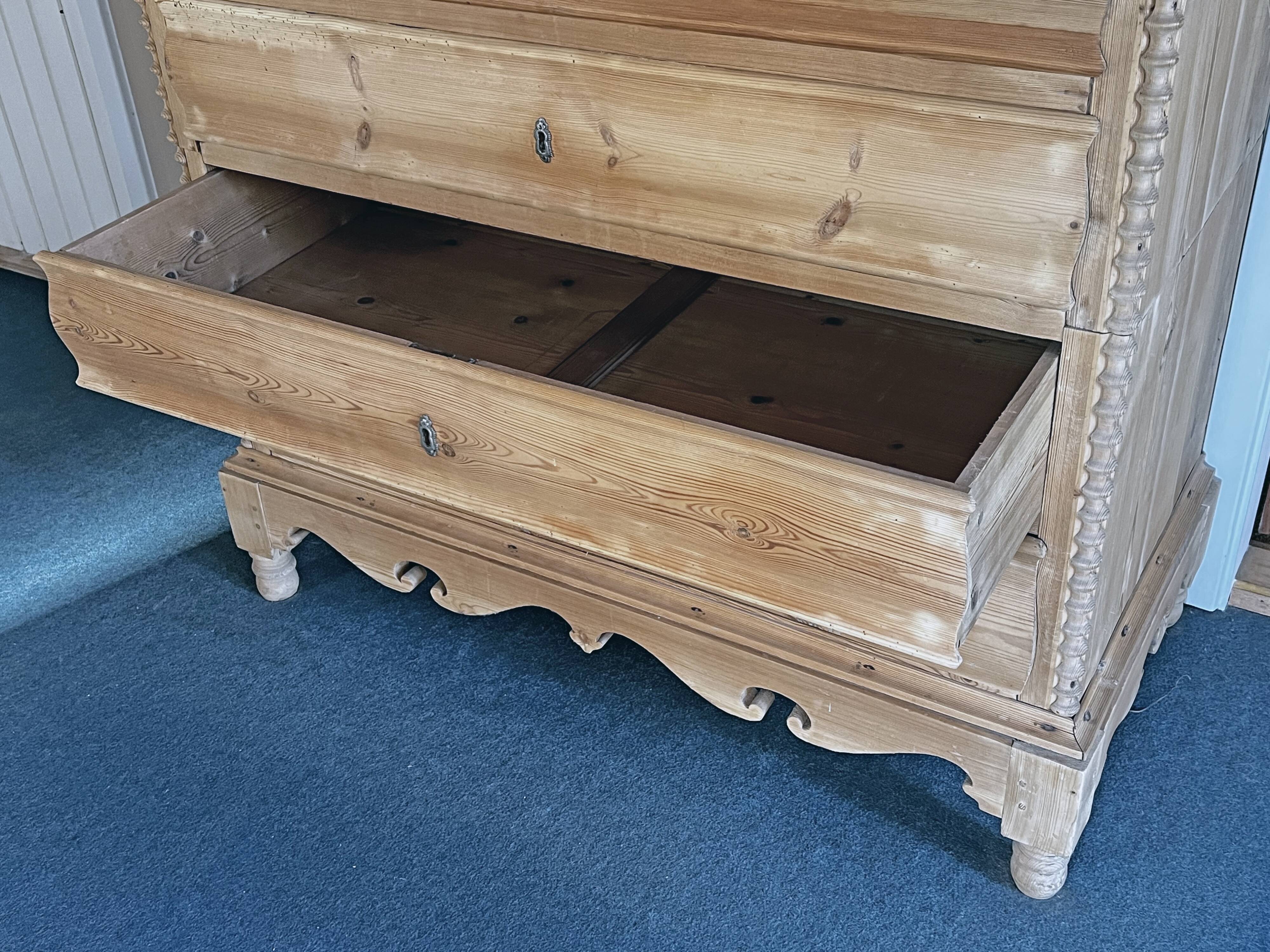 Large 19th century Scandinavian pine chest of drawers