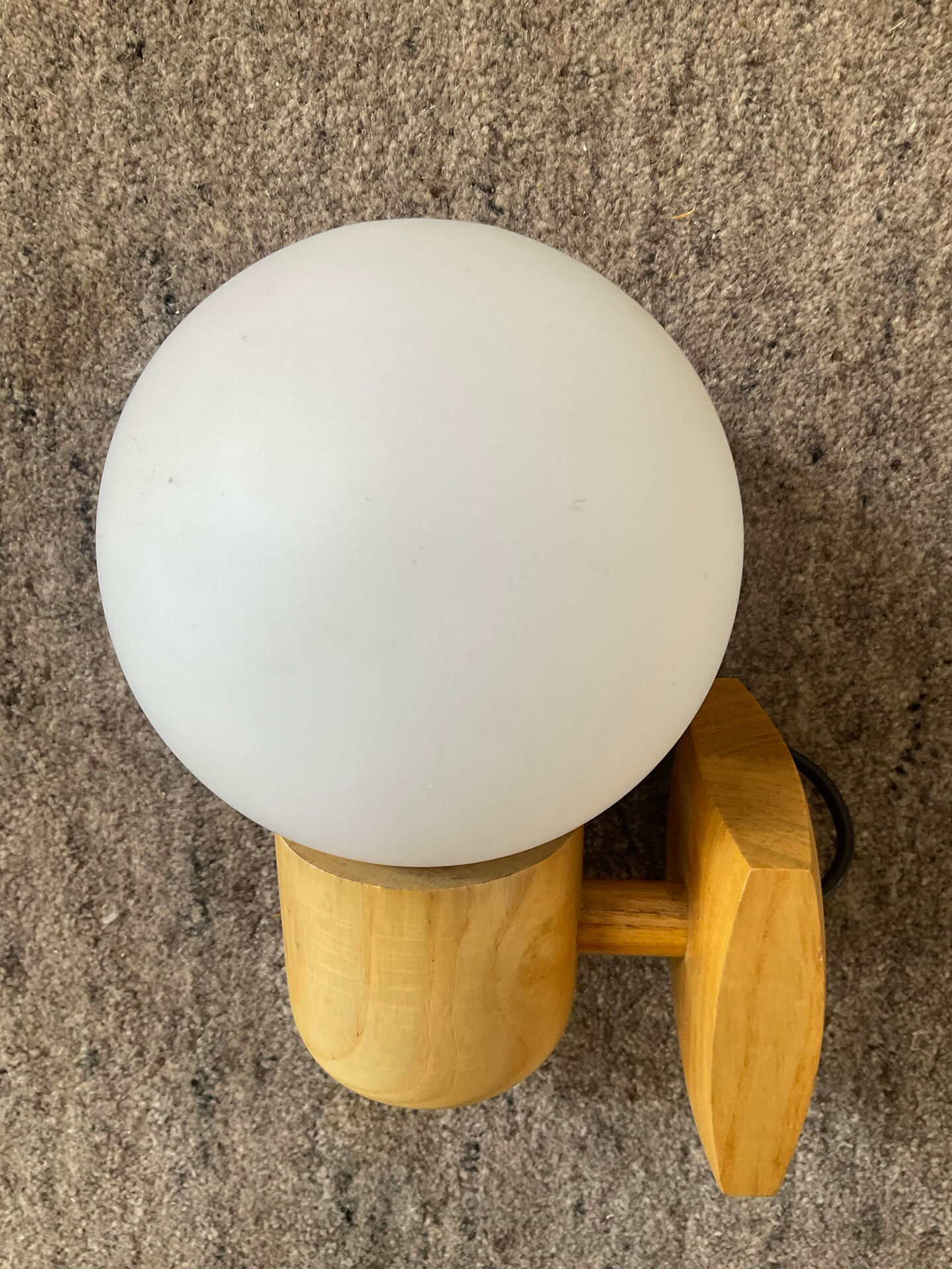 Vintage wall light in solid beech and opaline from the 70s-80s.
