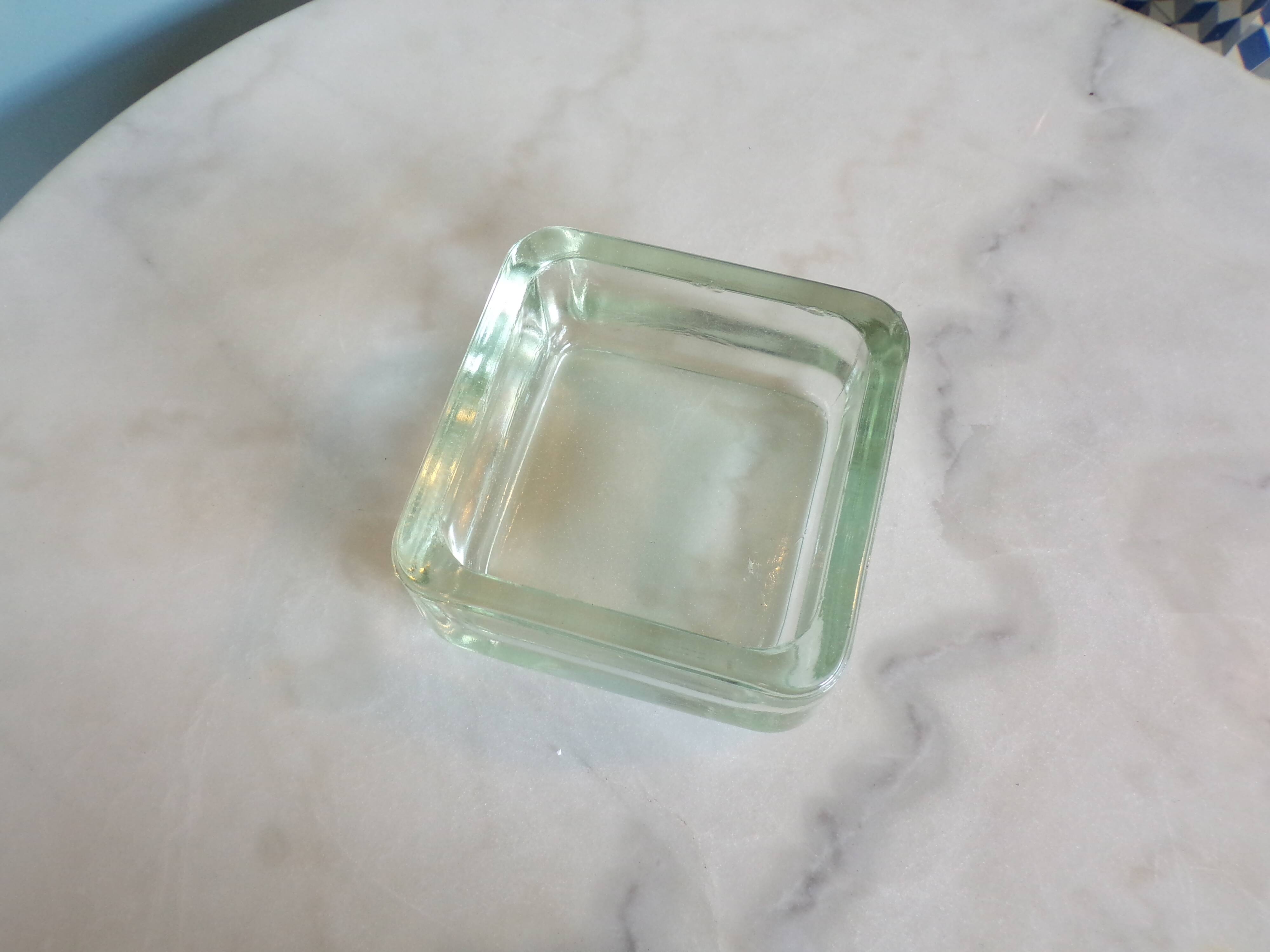 Glass tile pocket emptier