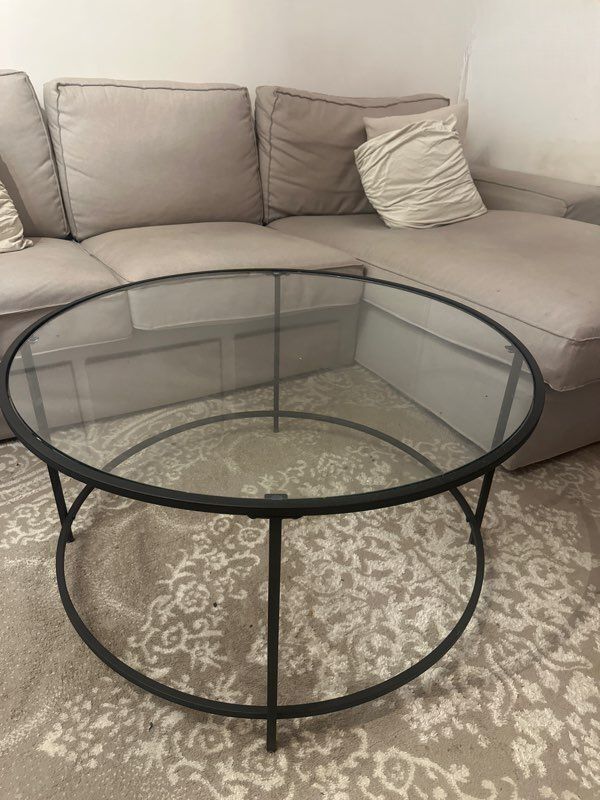 Glass coffee table - timeless and modern