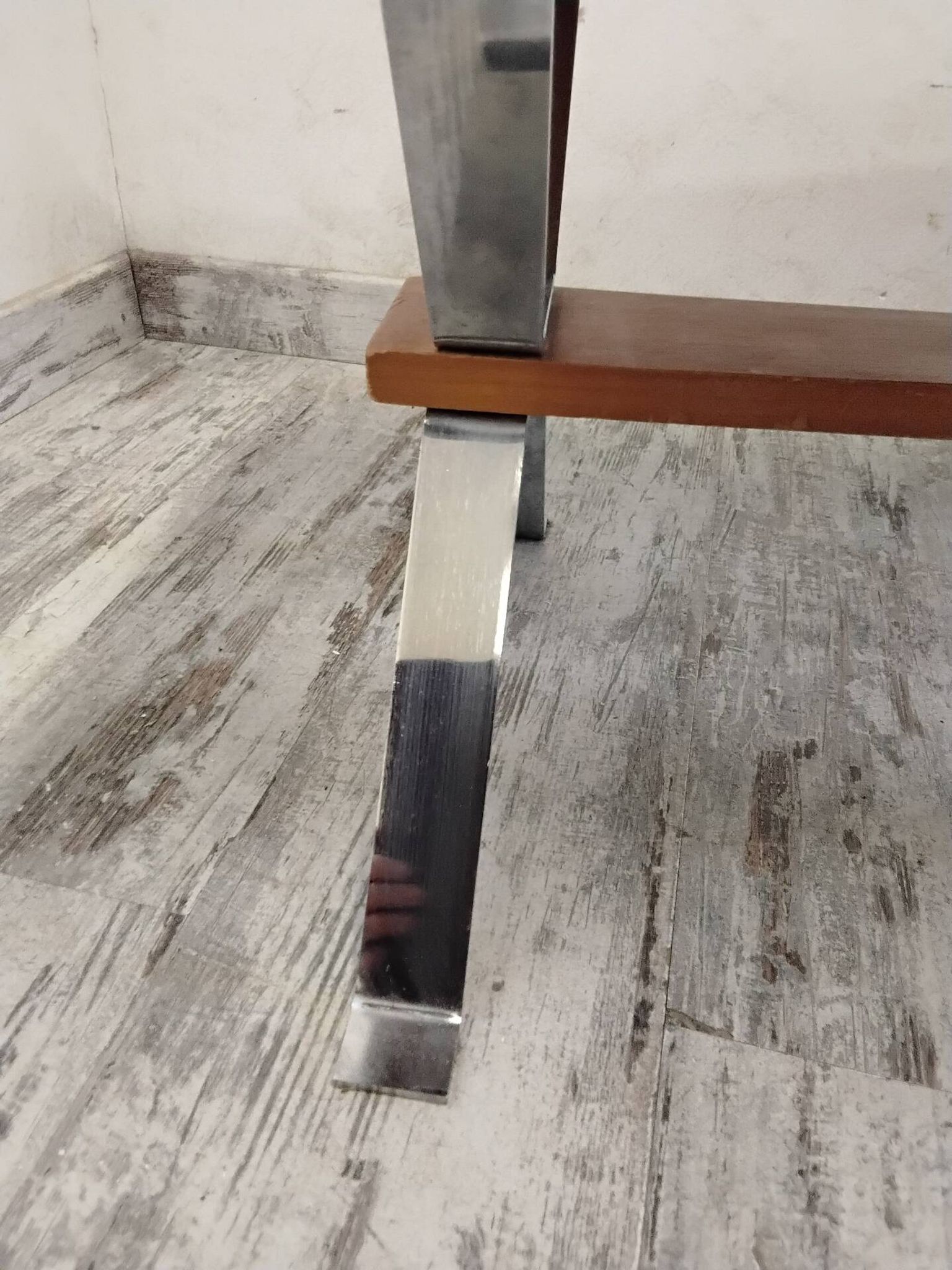 Table basse années 70 à décor de chevaux