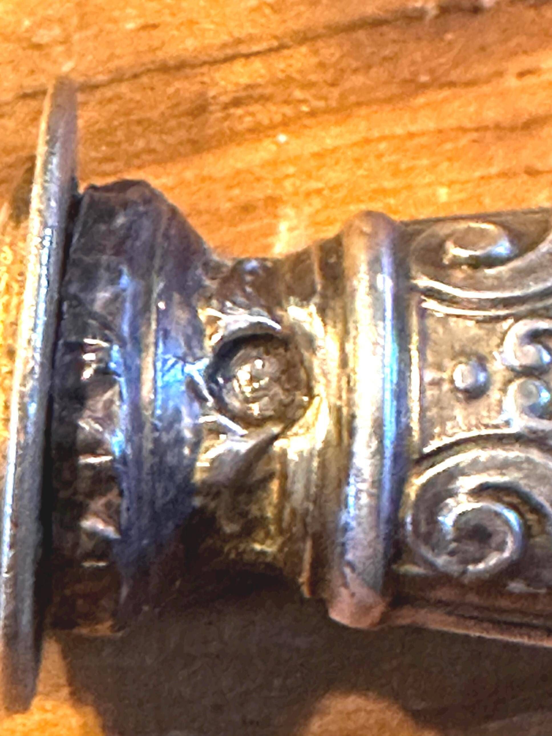 Silver cake server with gilded metal, pierced blade, 19th century.