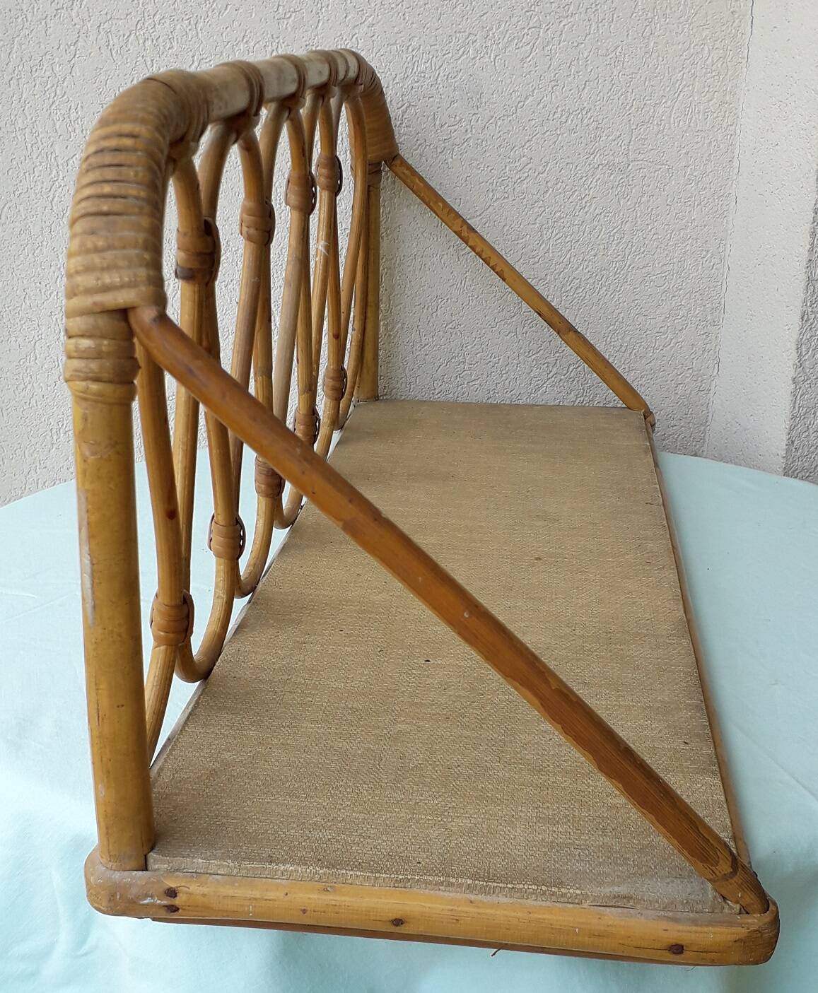 Wall shelf in rattan