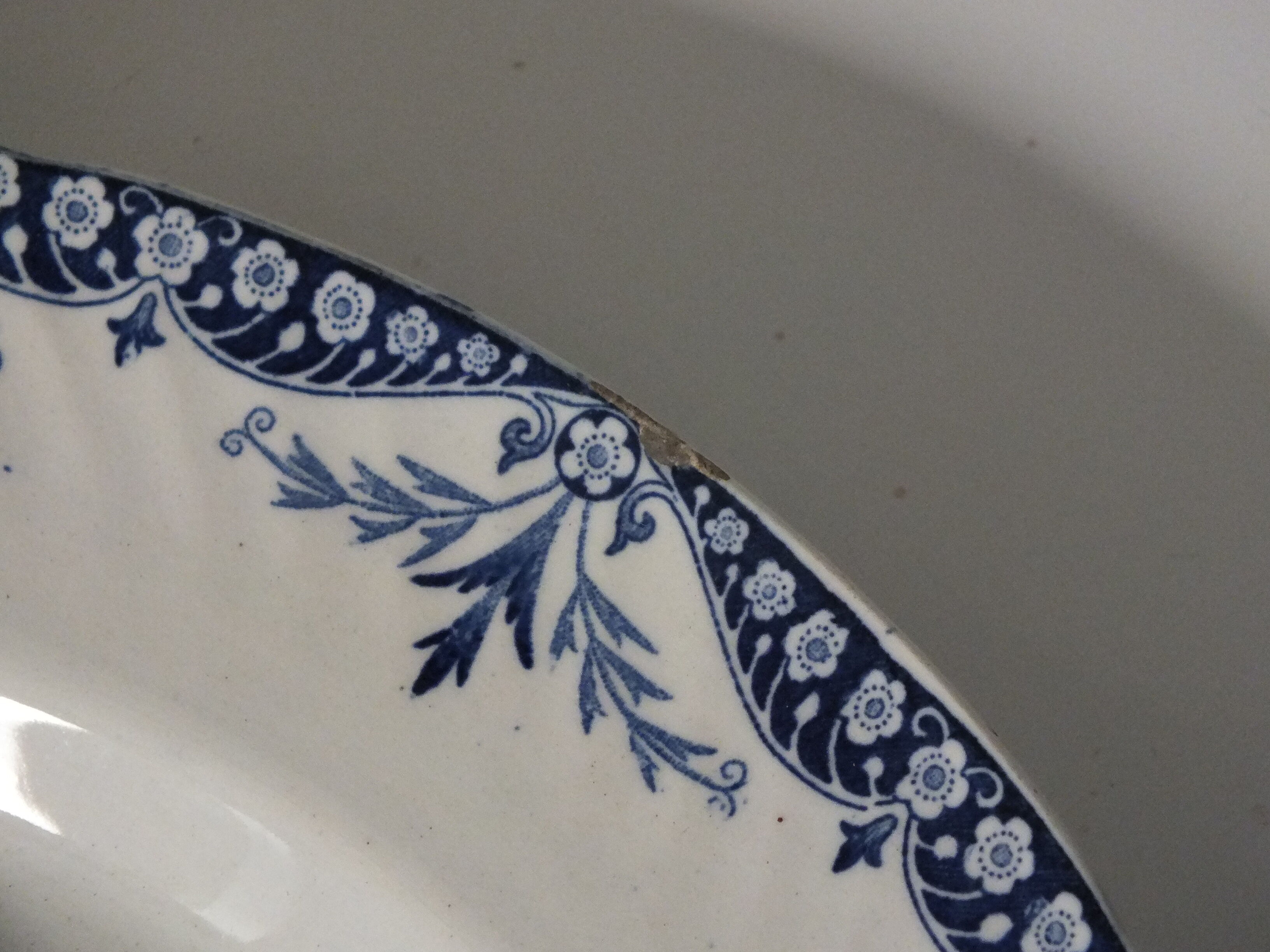 Plat rond ancien Gien service Menton