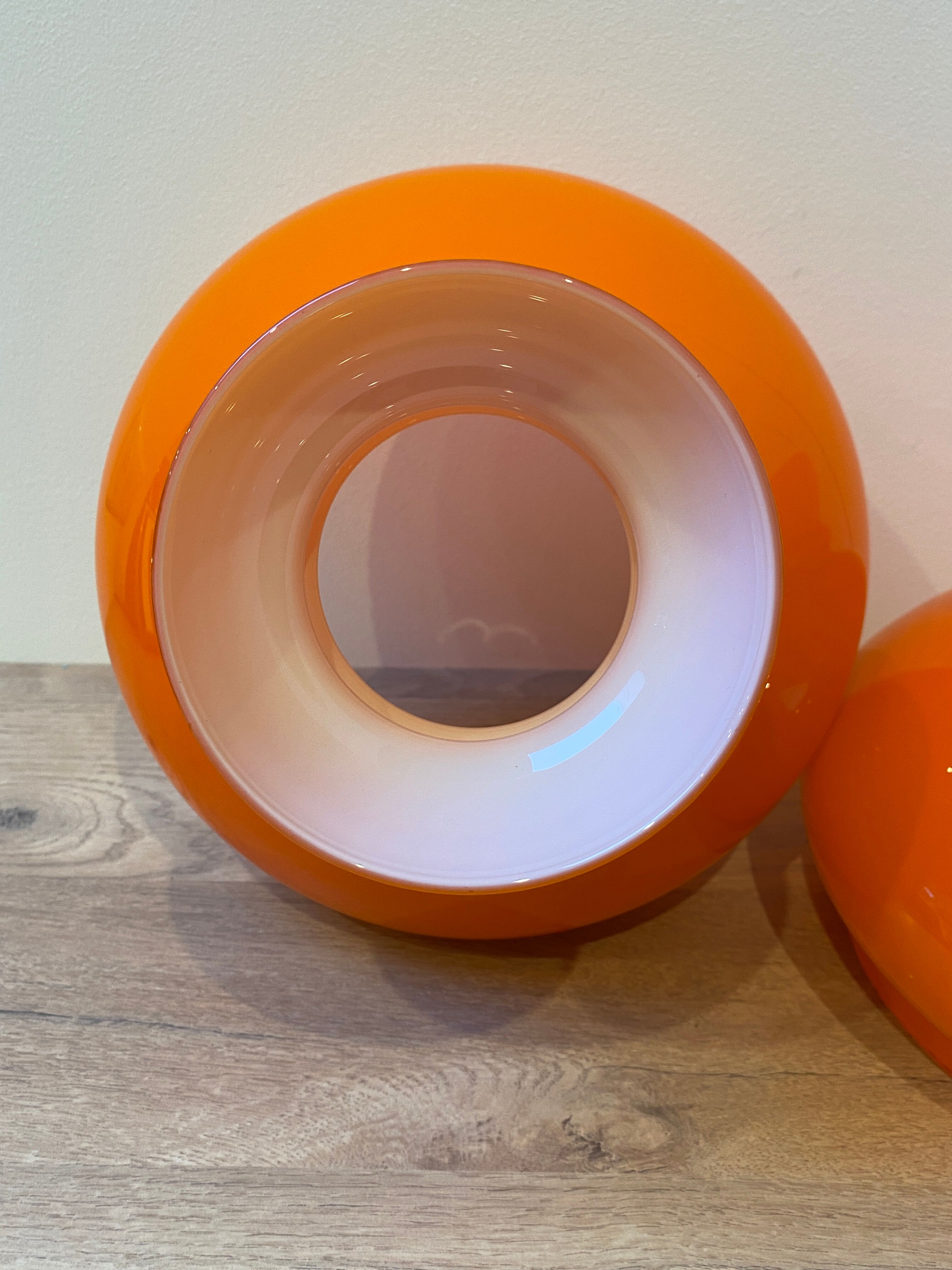 Duo d'abat jour en verre opalin orange vintage