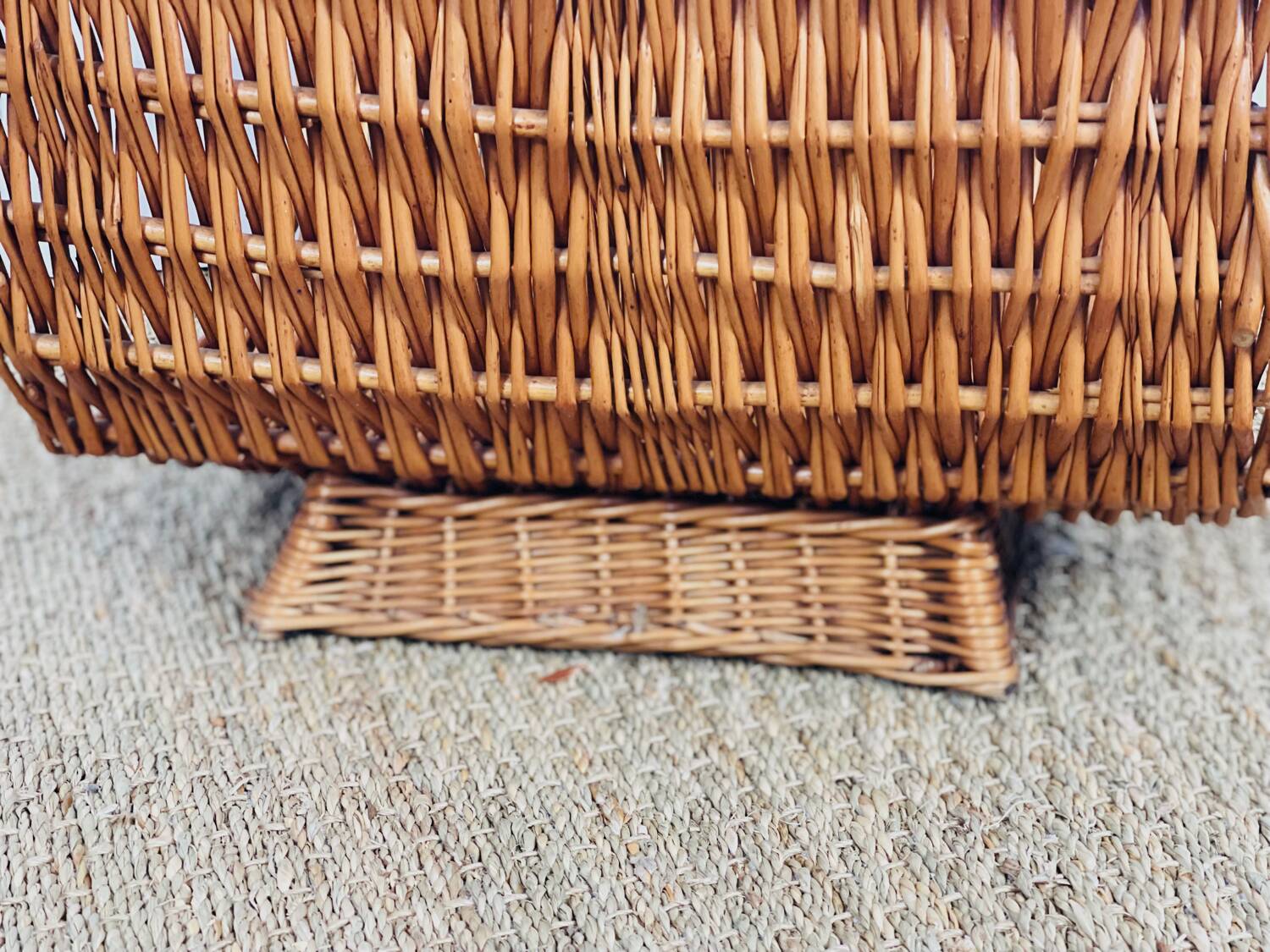 Vintage wicker basket 1960