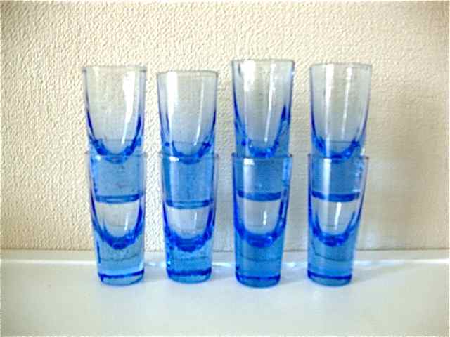 Suite de 8 verres bleu Myosotis