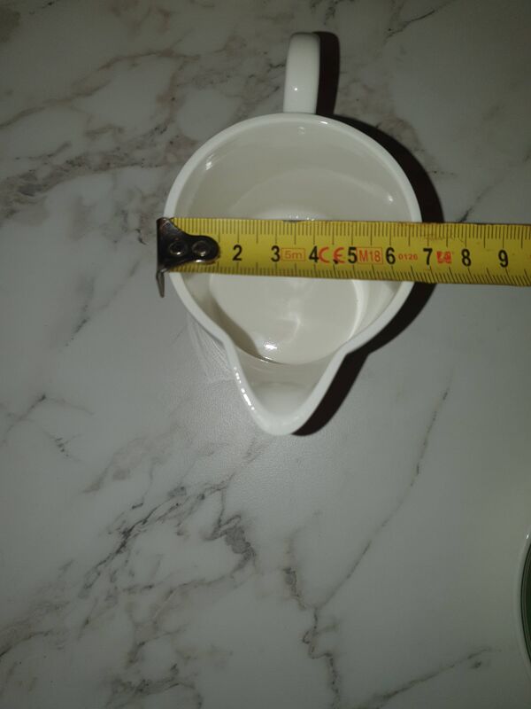 9 tasses, 9 sous tasses et 1 pot lait villeroy boch modèle eden