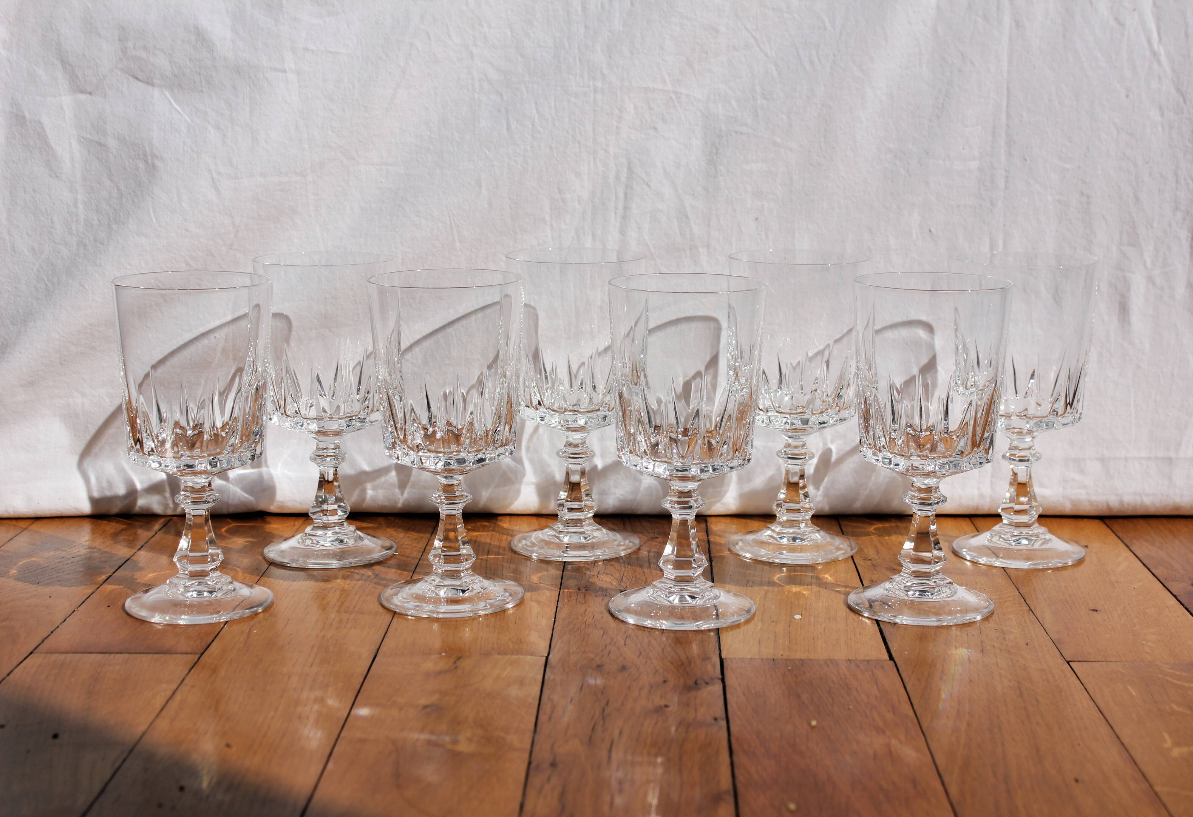 8 vintage foot glasses in Arques crystal Louvre model