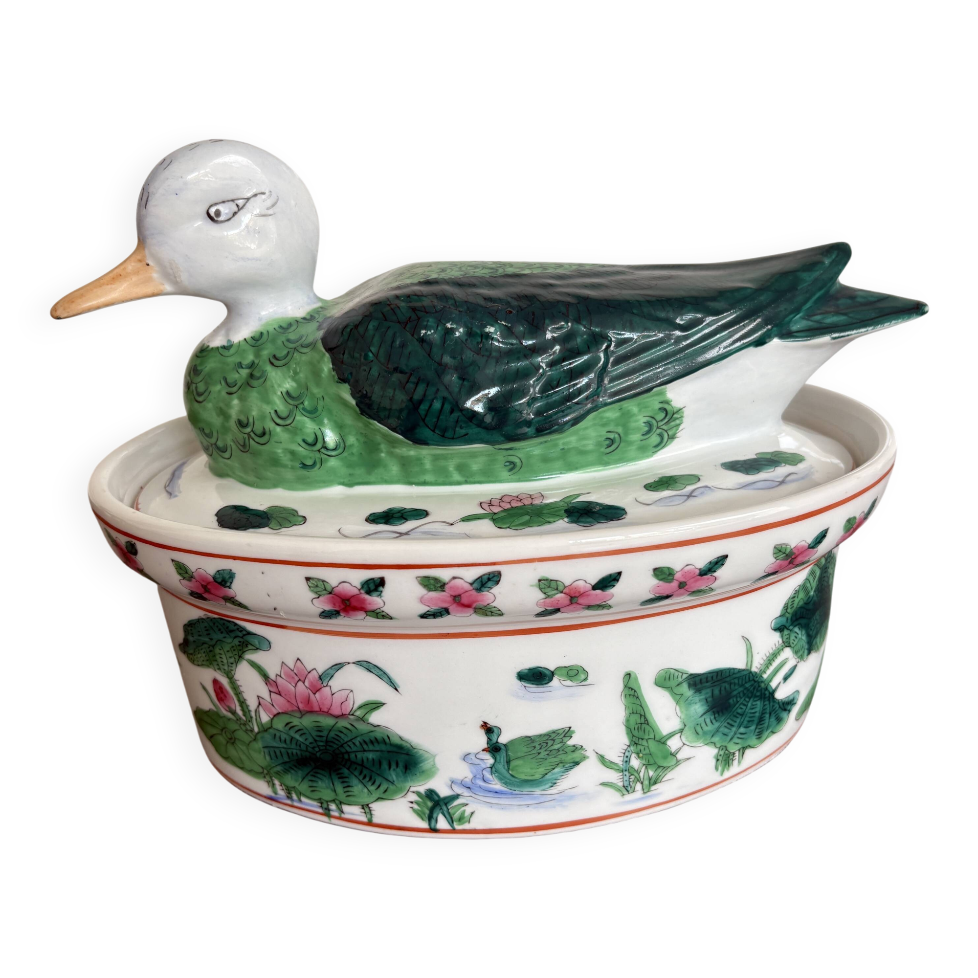 Large covered duck-shaped porcelain pot in China