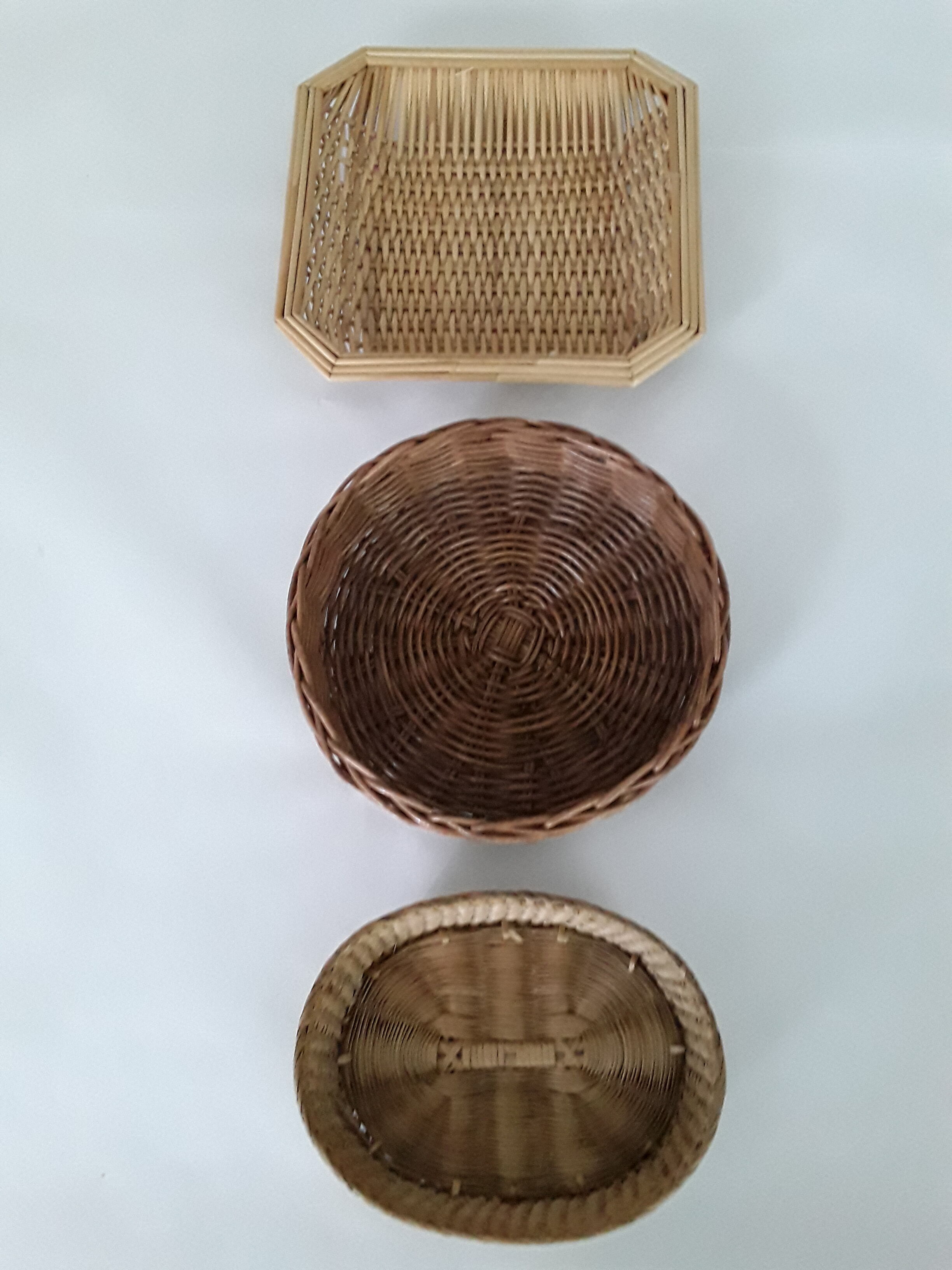 Lot of 5 wicker baskets