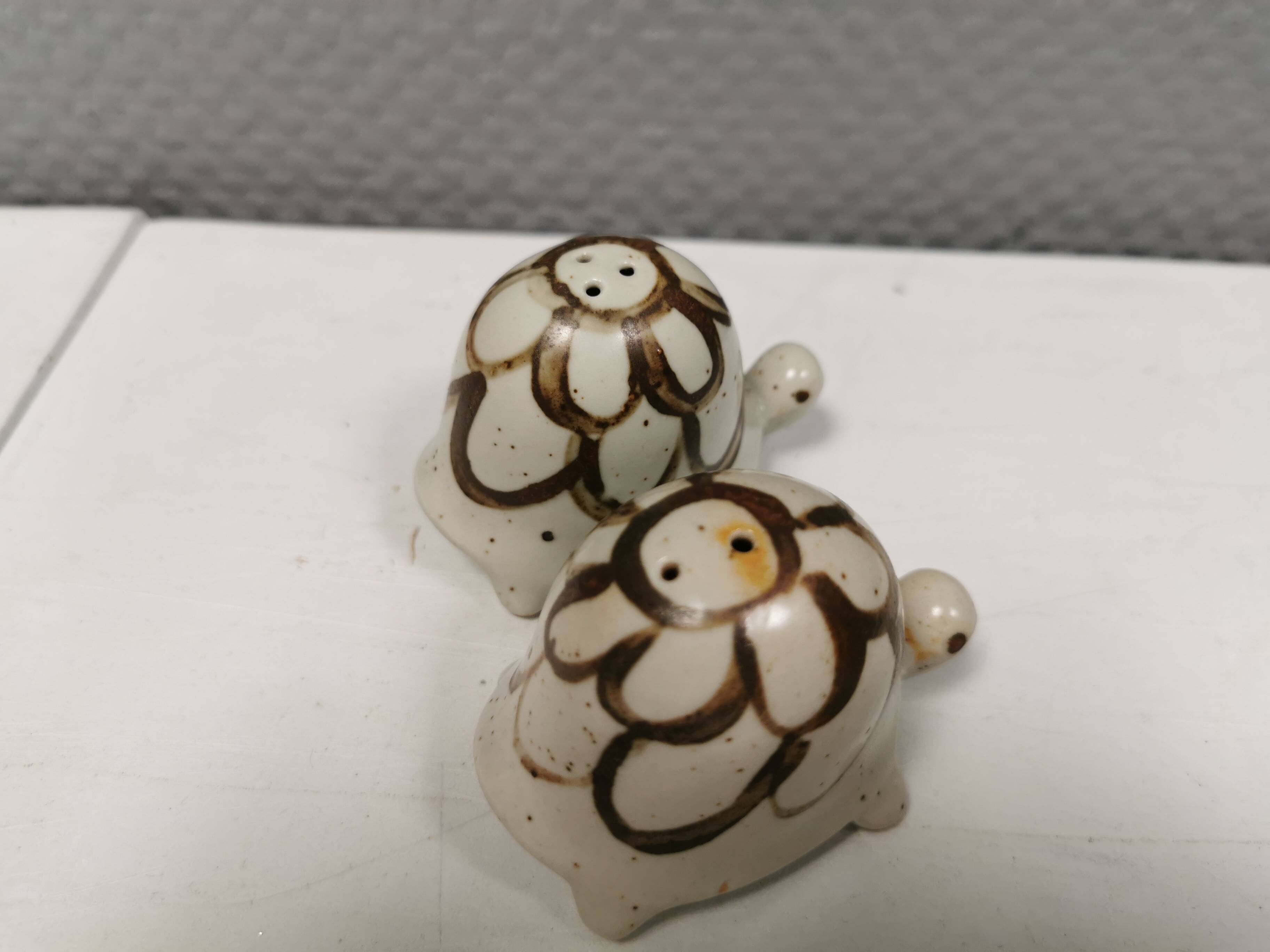 Ceramic turtles as salt and pepper sets made for Danish Søholm 1970-1980s.