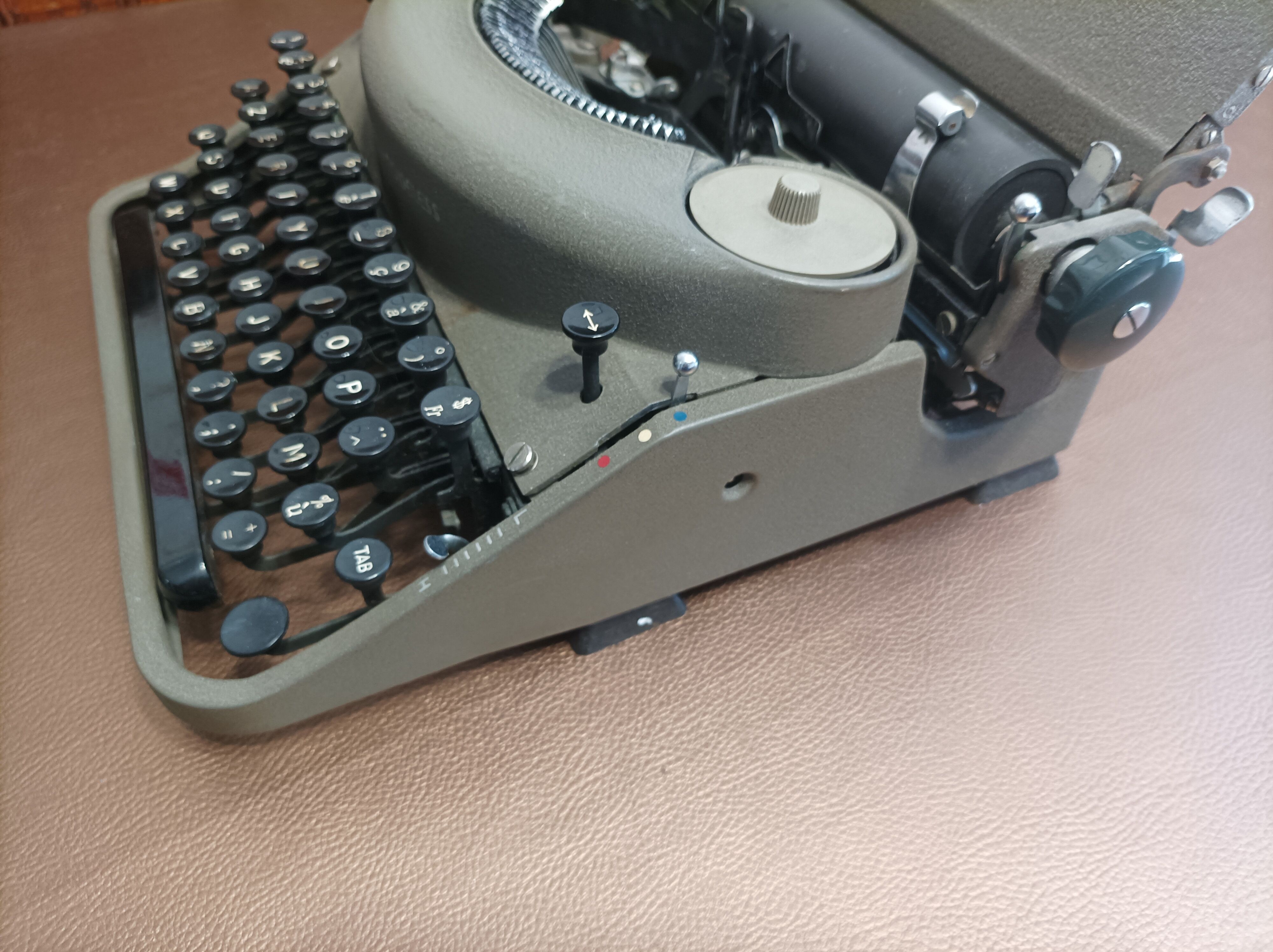 Typewriter Remington Noiseless 7 Army Green Made in France