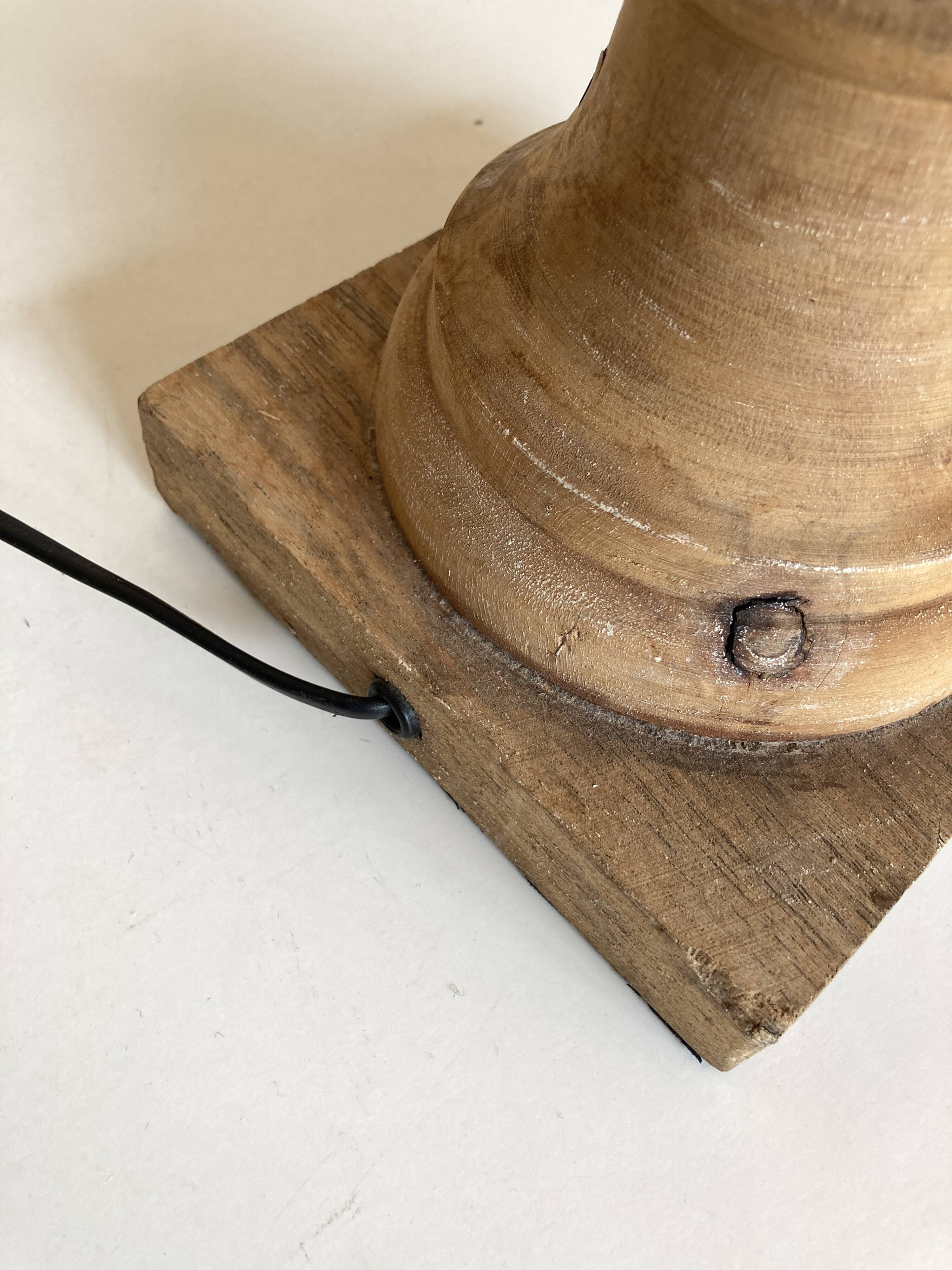 Classic neo-classic wooden baluster lamp in washed XL wood